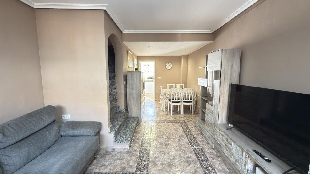 MAGNIFICA VIVIENDA ADOSADA CON PISCINA COMUNITARIA Y PLAZA DE GARAJE, IDEAL PARA VIVIR TODO EL AÑO - foto 5