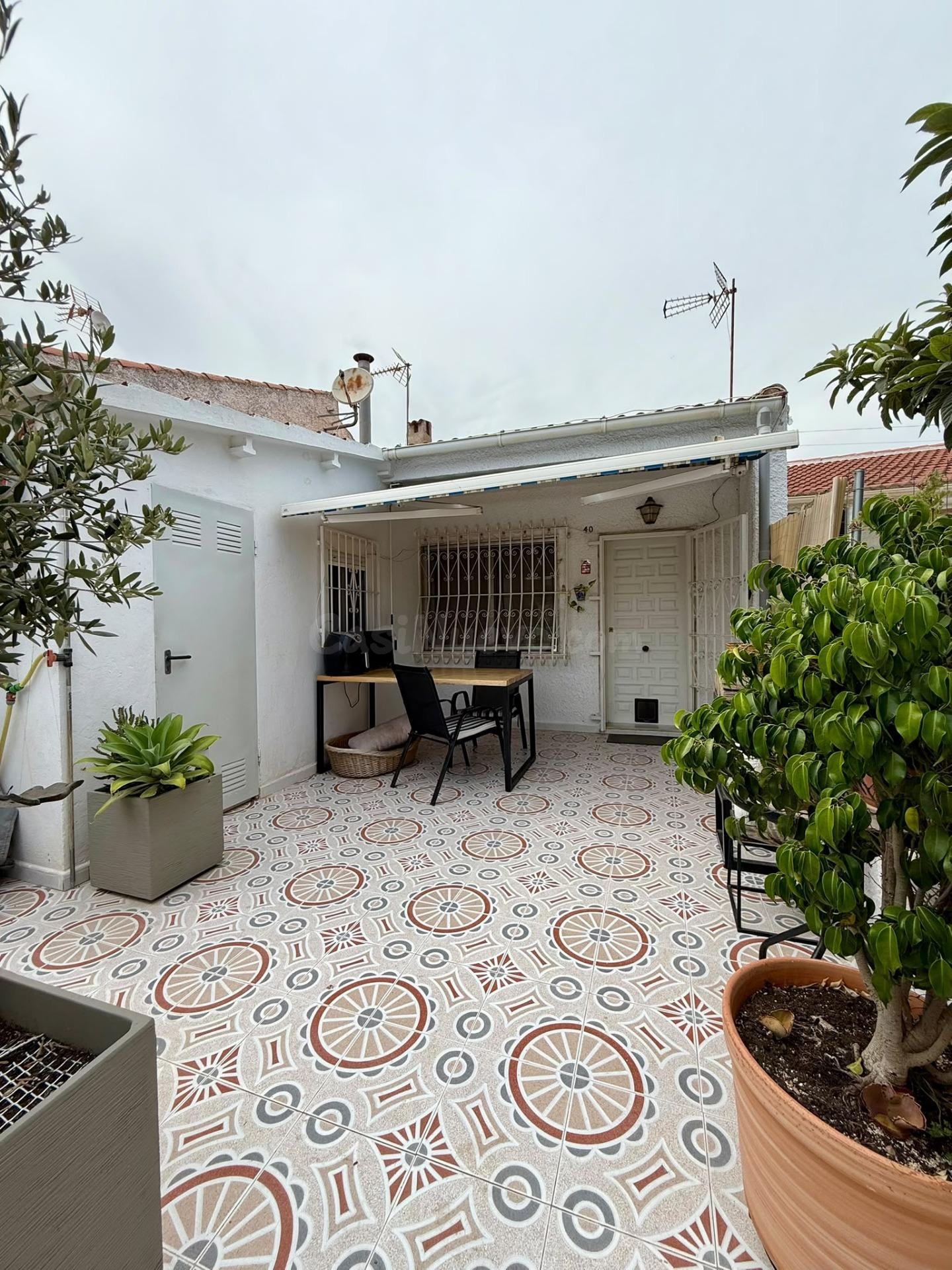 ESTUPENDO BUNGALOW DE PLANTA BAJA CON JARDIN PRIVADO, IDEAL PARA PAREJAS
