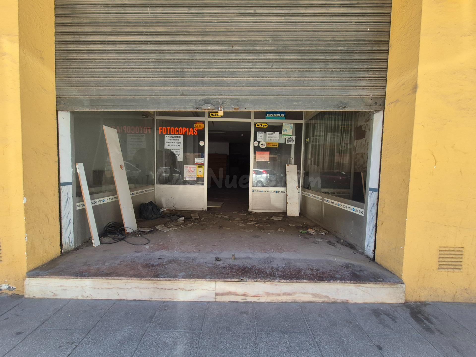 GRAN LOCAL CON ACCESO POR DOS CALLES - foto 2