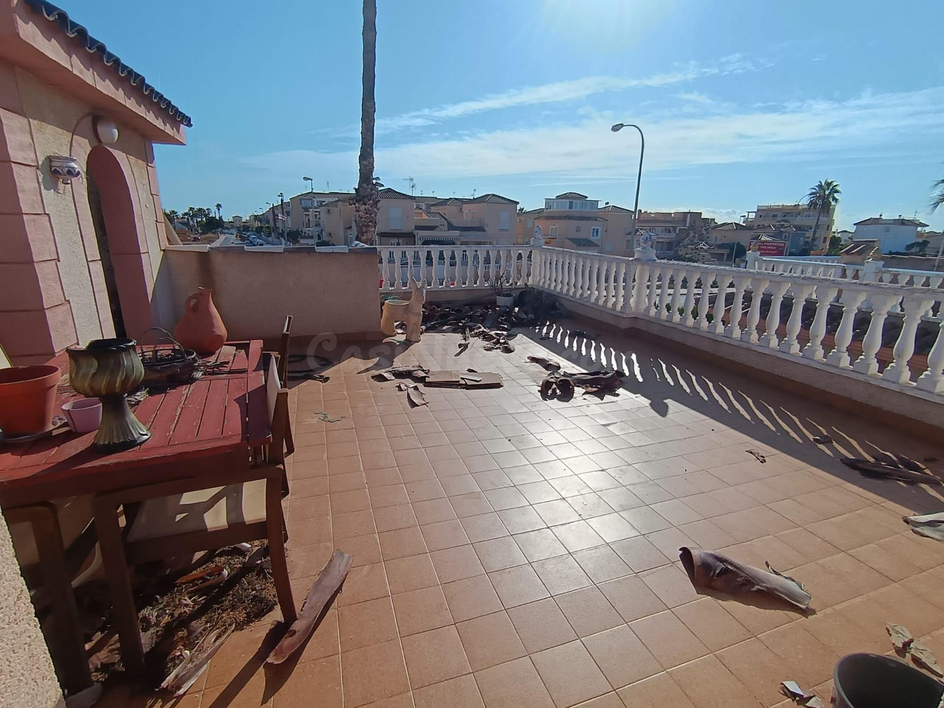 ESTUPENDO BUNGALOW DE PLANTA BAJA, NECESITA ALGO DE REFORMA, BUENA OPORTUNIDAD DE INVERSIÓN - foto 4