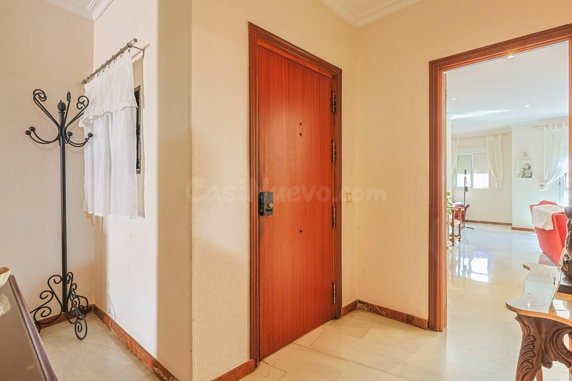 Impresionante Vivienda en el Corazón de Gines a Solo 15 Minu - foto 3