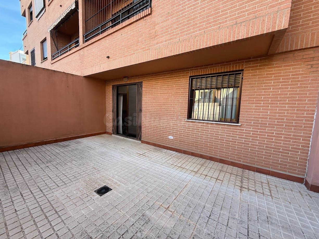 Céntrico, metro Mislata a un paso y 4 habitaciones - foto 2