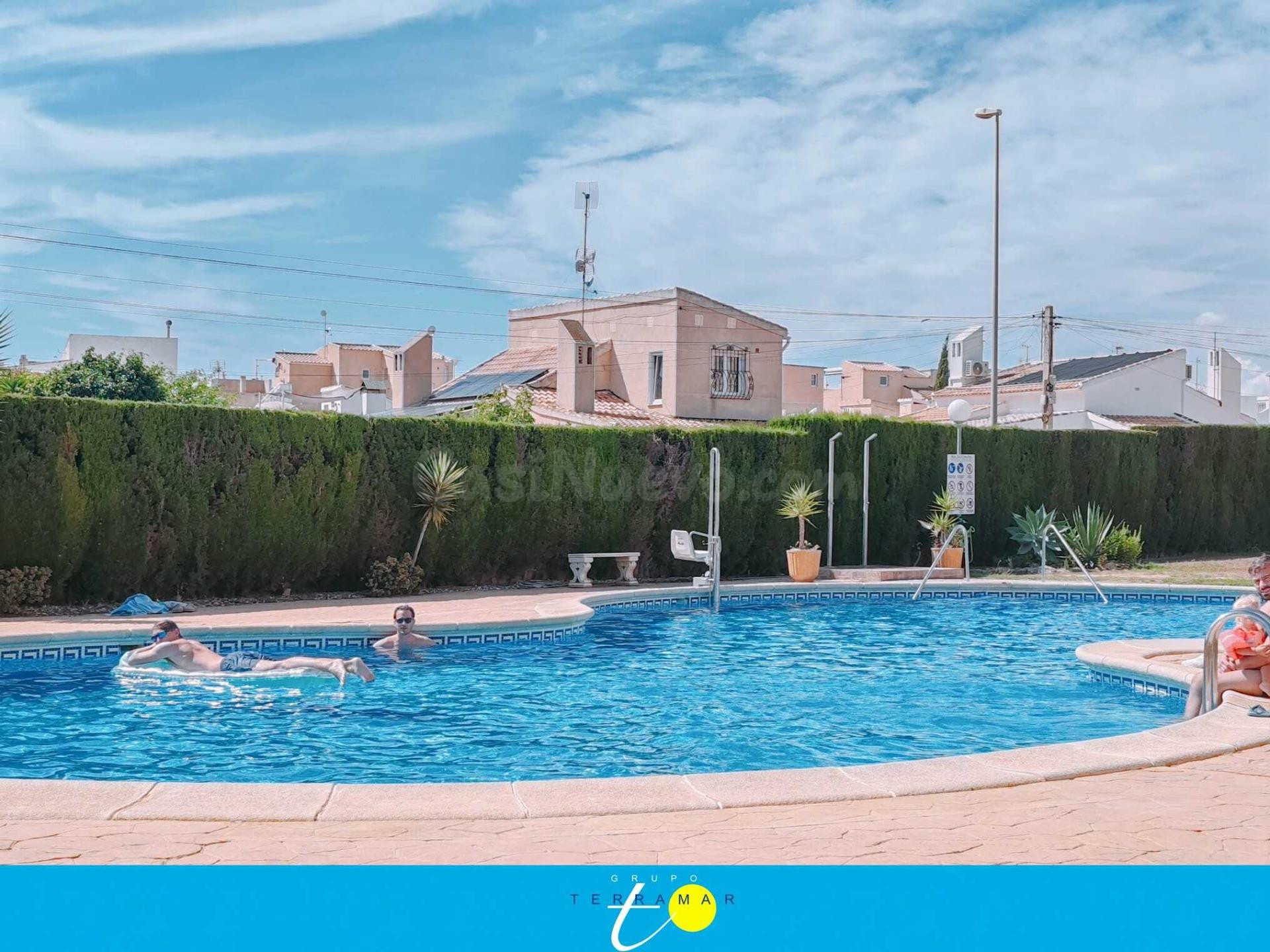 MAGNIFICO BUNGALOW DE PLANTA ALTA CON PISCINA COMUNITARIA, IDONEO COMO VACACIONAL