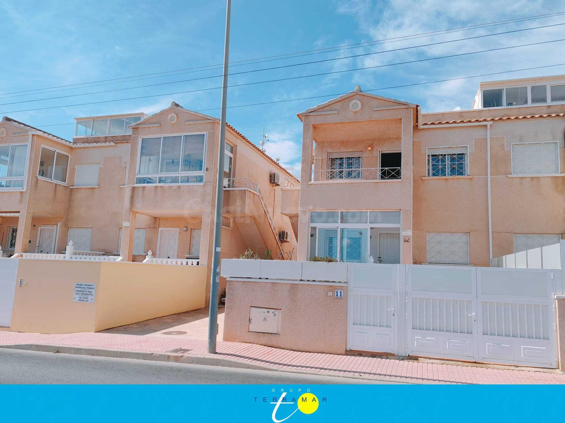 MAGNIFICO BUNGALOW DE PLANTA ALTA CON PISCINA COMUNITARIA, IDONEO COMO VACACIONAL - foto 3