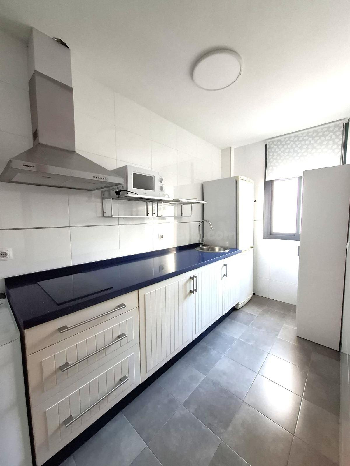 Acogedor Piso en Gelves: Listo para Entrar a Vivir por solo  - foto 3