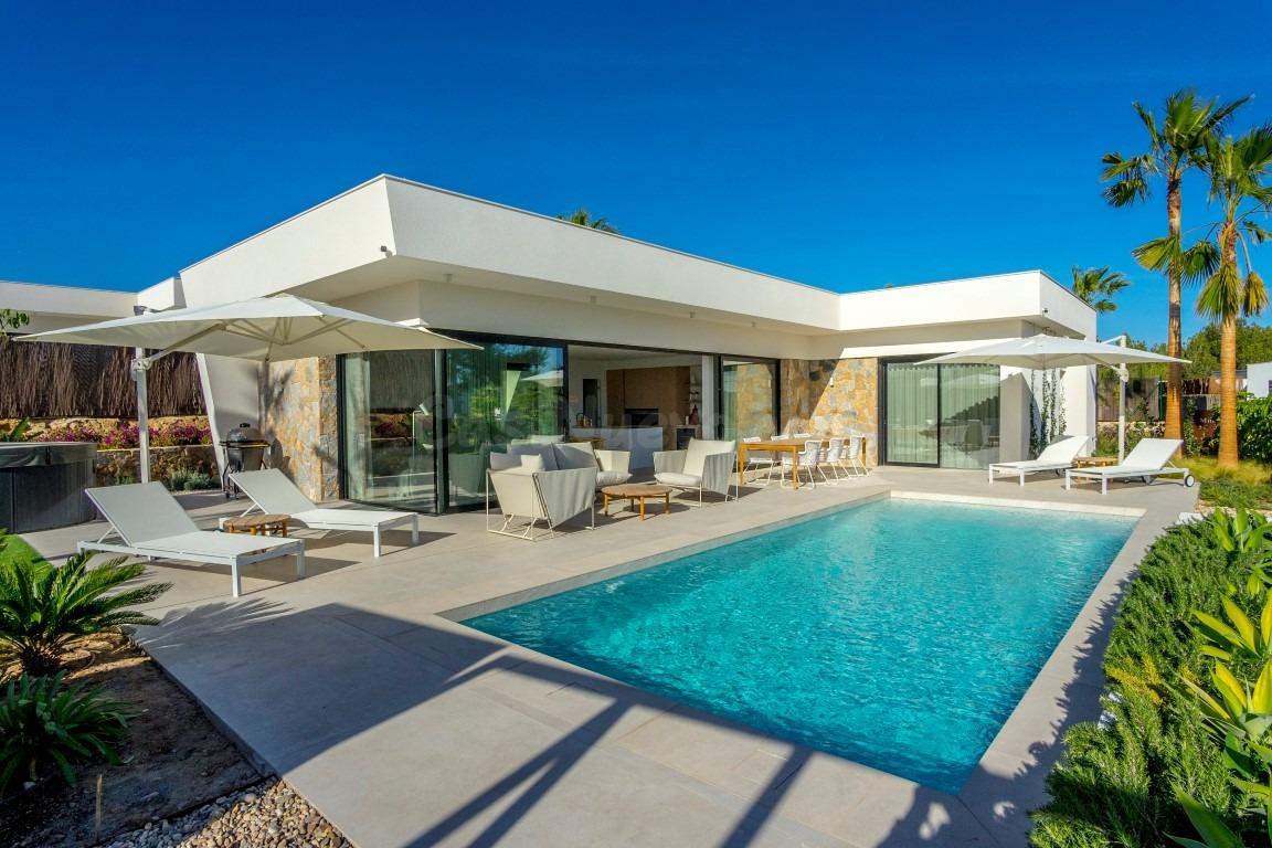 Exclusiva Villa de Diseño Minimalista en Planta Única con Pi