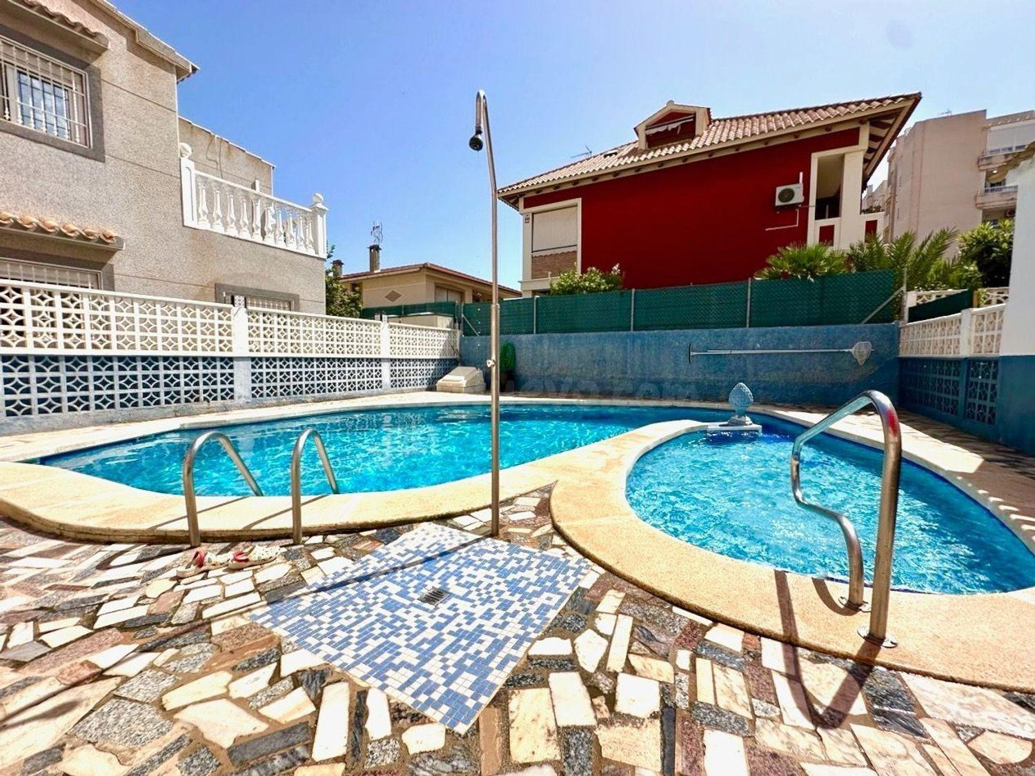 MAGNIFICA VIVIENDA CON PISCINA COMUNITARIA, IDONEA COMO VACACIONAL
