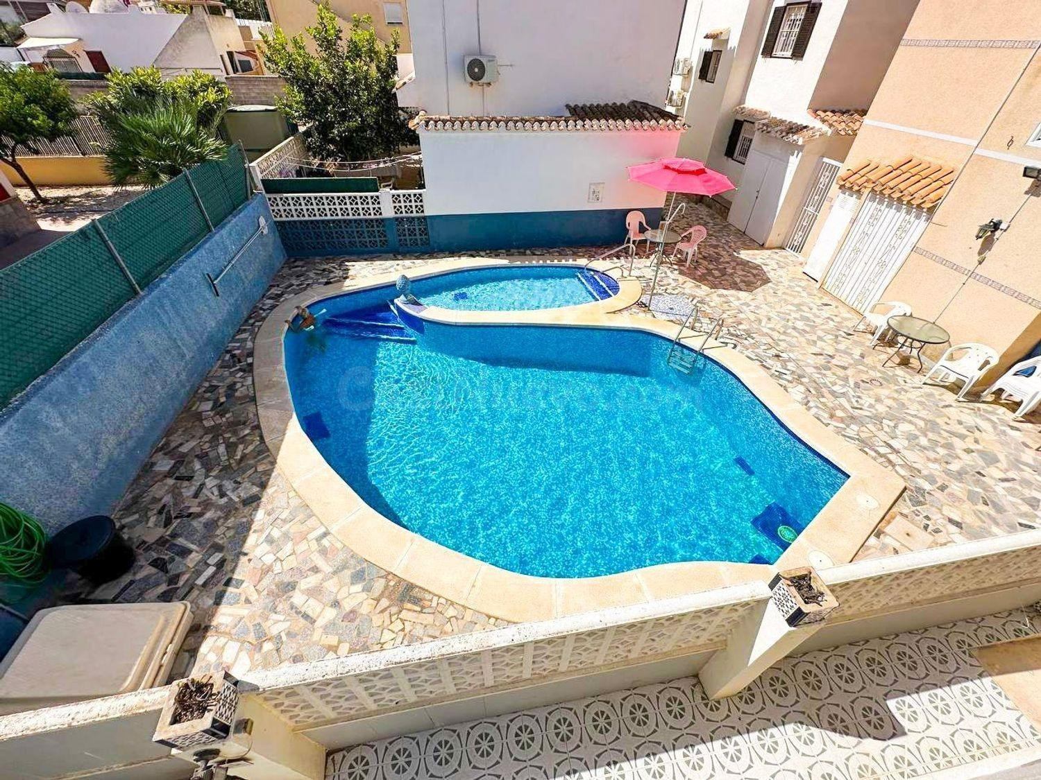 MAGNIFICA VIVIENDA CON PISCINA COMUNITARIA, IDONEA COMO VACACIONAL - foto 2