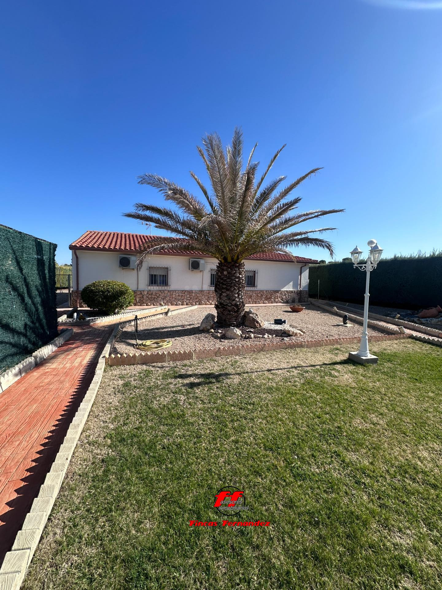 Maravilloso chalet a la venta en Illana (Guadalajara) - foto 3