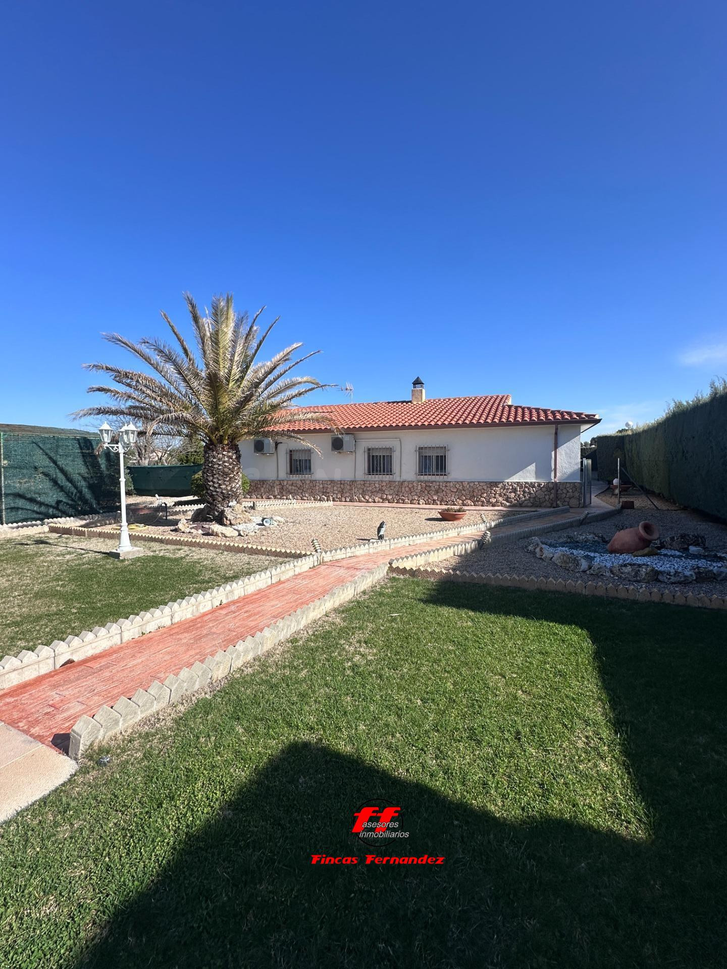Maravilloso chalet a la venta en Illana (Guadalajara) - foto 4