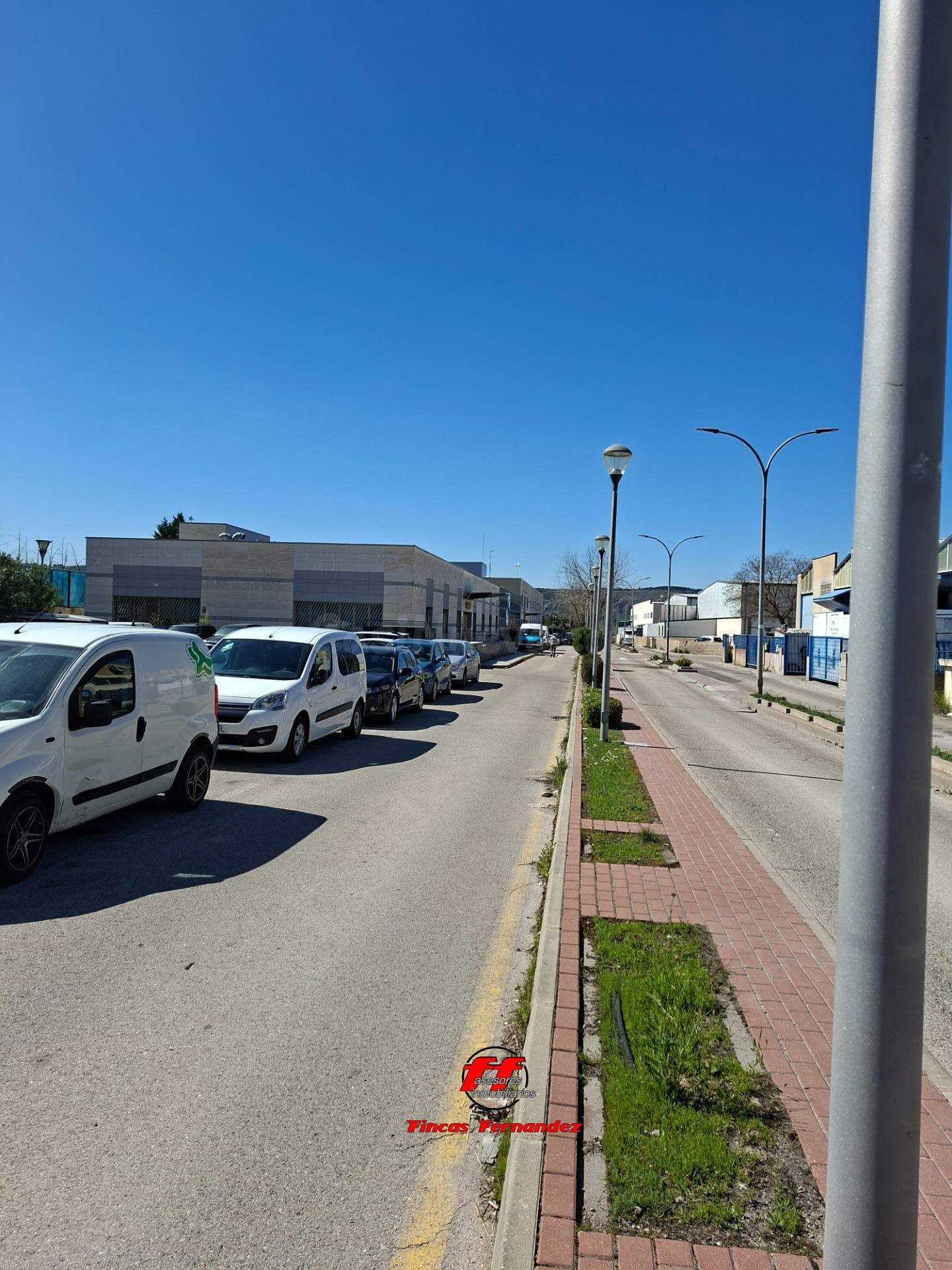 Nave industrial de 166 m2 en Polígono Miralrío de Velillla - foto 5