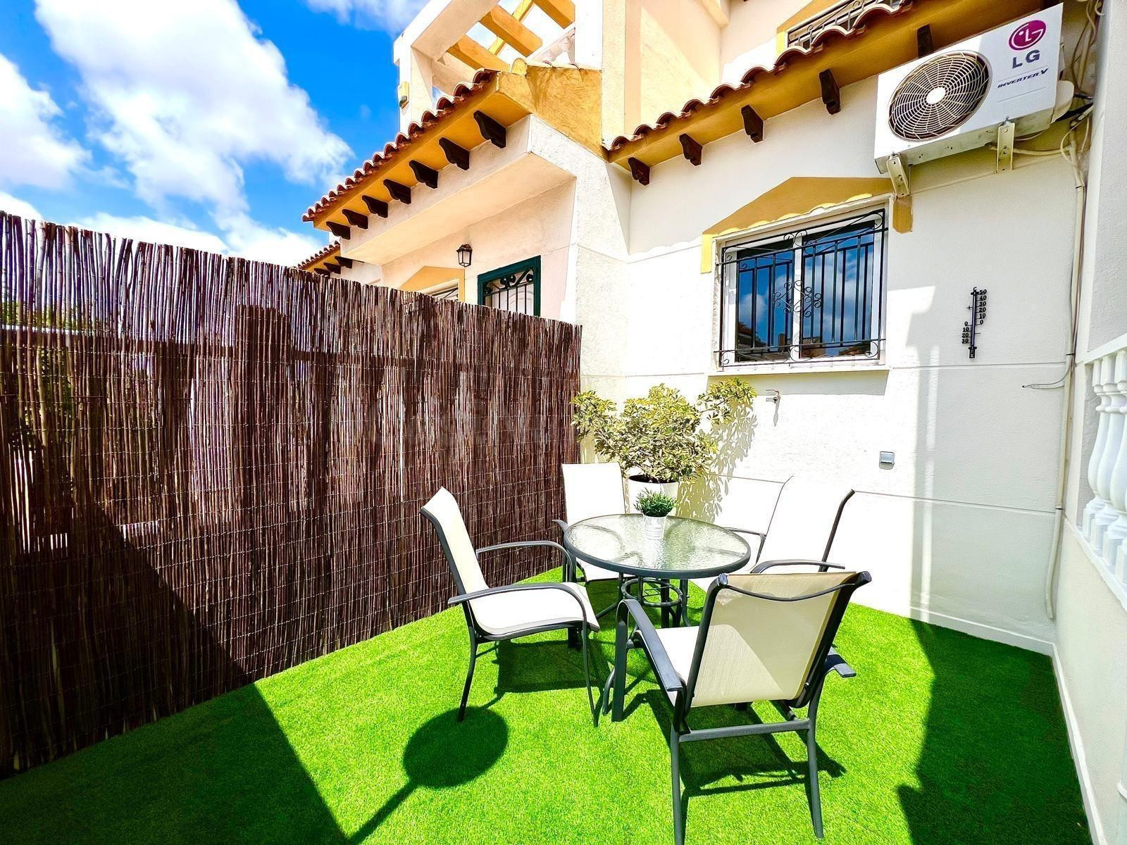 FANTASTICO VIVIENDA TOTALMENTE REFORMADA Y CON PISCINA COMUN