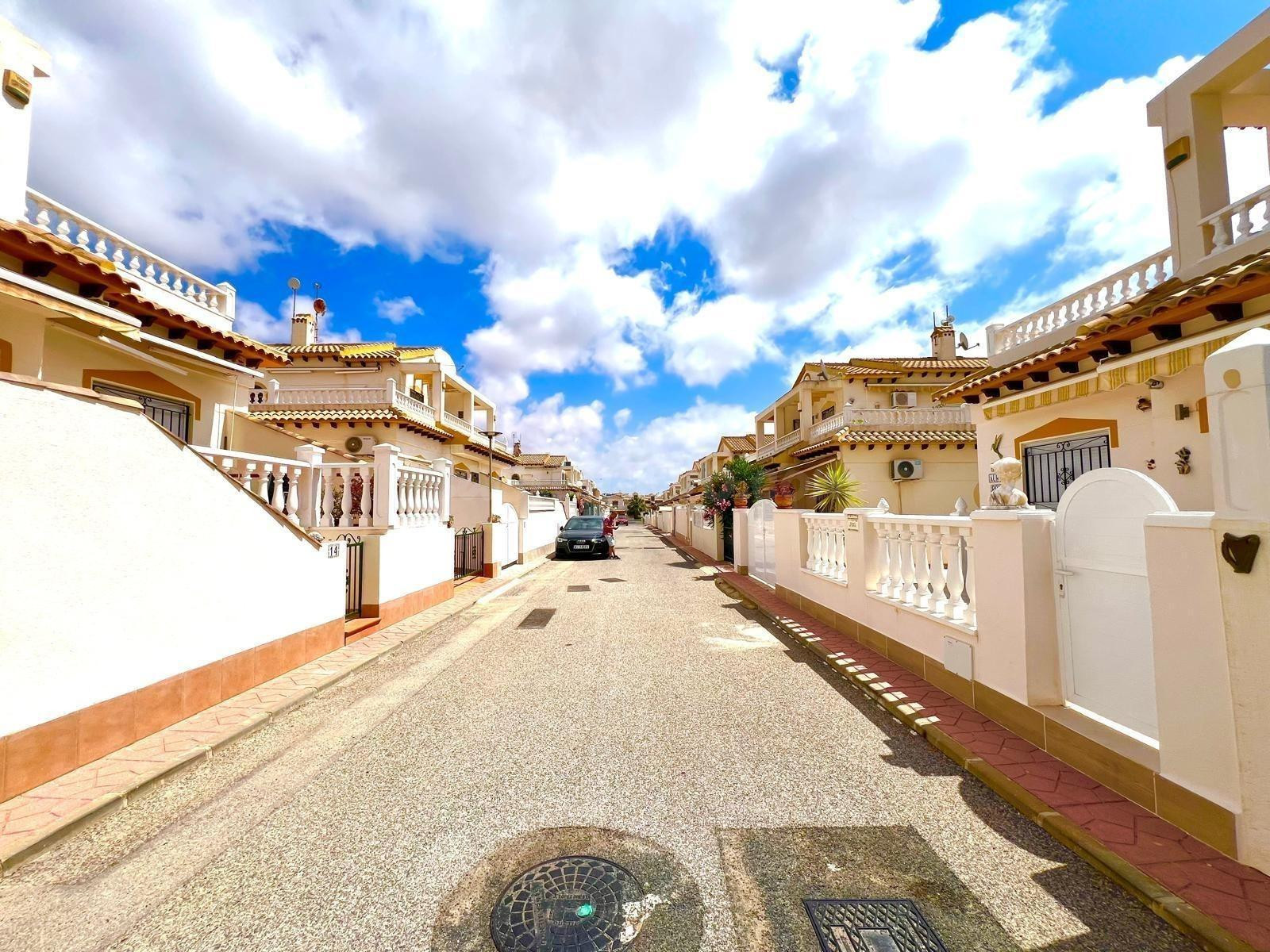 FANTASTICO VIVIENDA TOTALMENTE REFORMADA Y CON PISCINA COMUN - foto 4