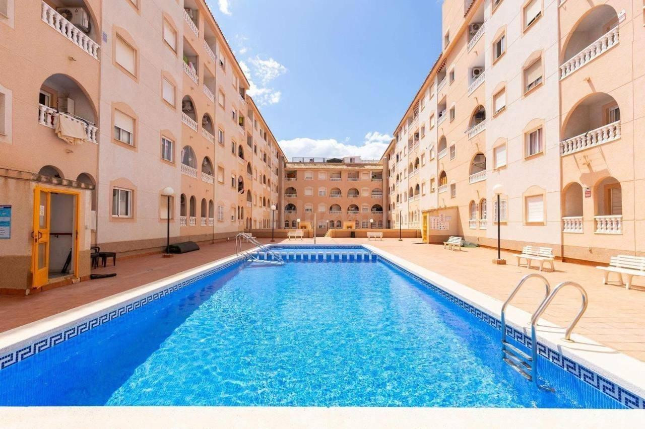 ESTUPENDA VIVIENDA TOTALMENTE REFORMADA Y PISCINA COMUNITARI