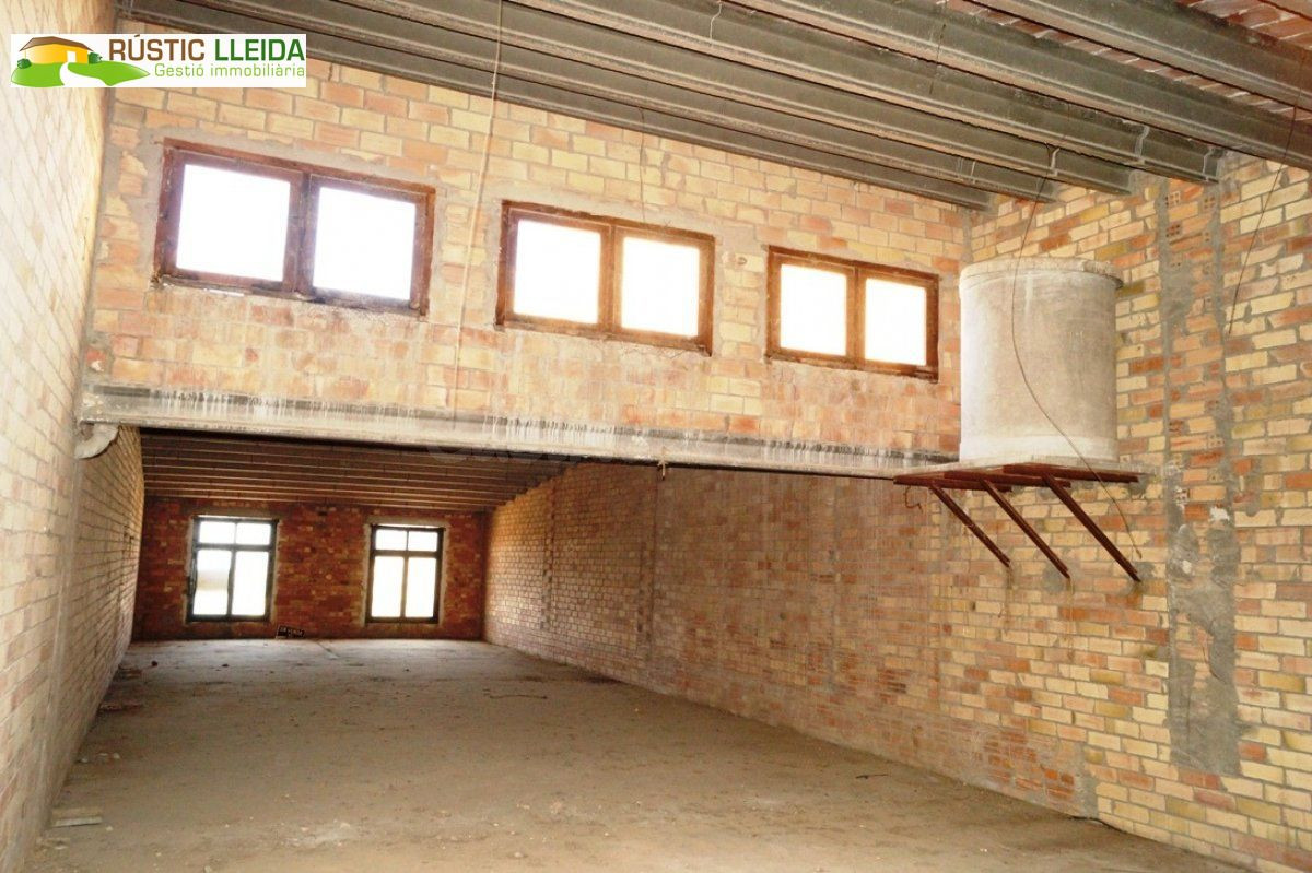 ALMACEN (DE UNOS 300 M2) A 10 KM DE AGRAMUNT. - foto 4