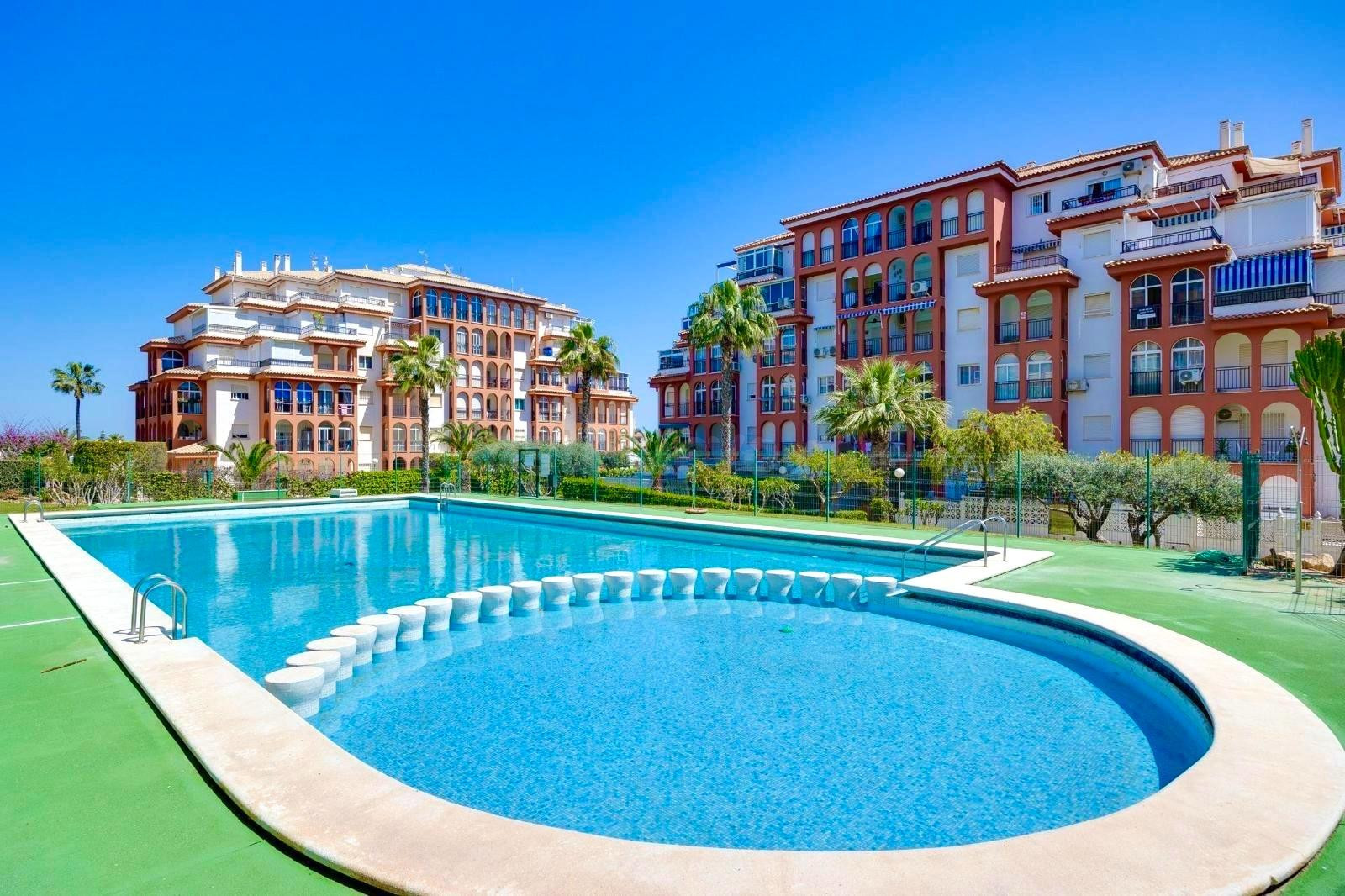 FANTASTICA VIVIENDA CON PISCINA COMUNITARIA, IDONEA COMO VAC