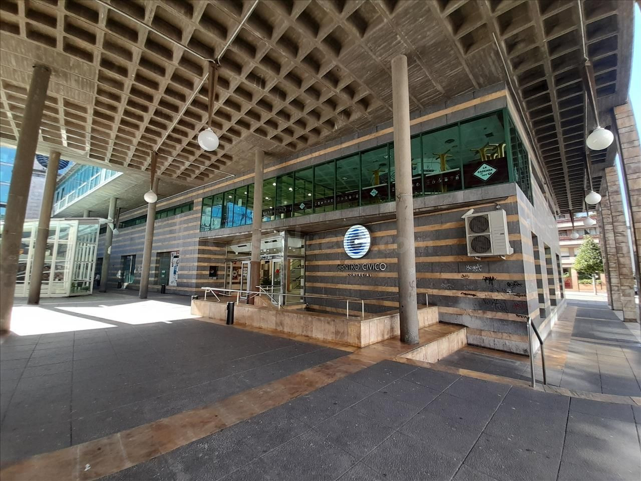 Local comercial 52m² en venta - Oviedo - foto 2