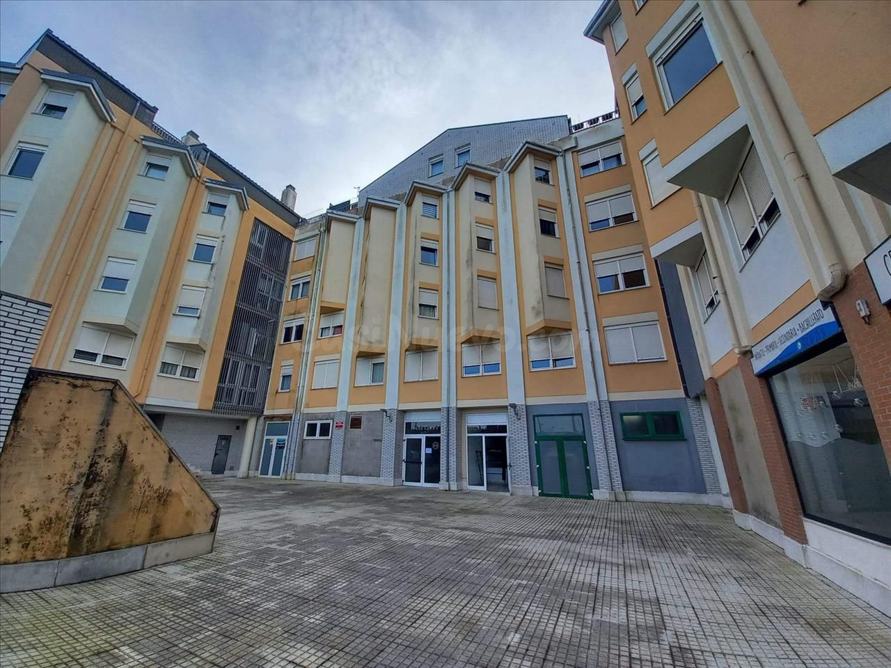 Local comercial 157m² en venta - Santa cruz de bezana - foto 5
