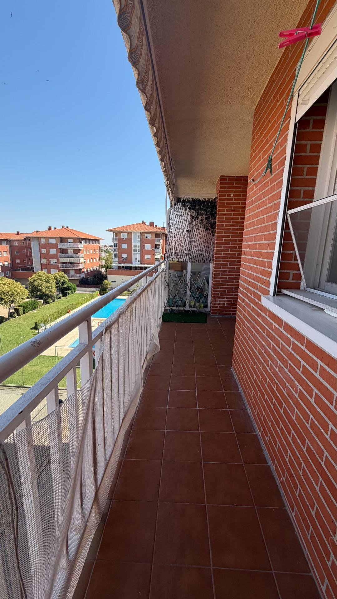 Piso en Valdemoro con terraza y piscina comunitaria - foto 4