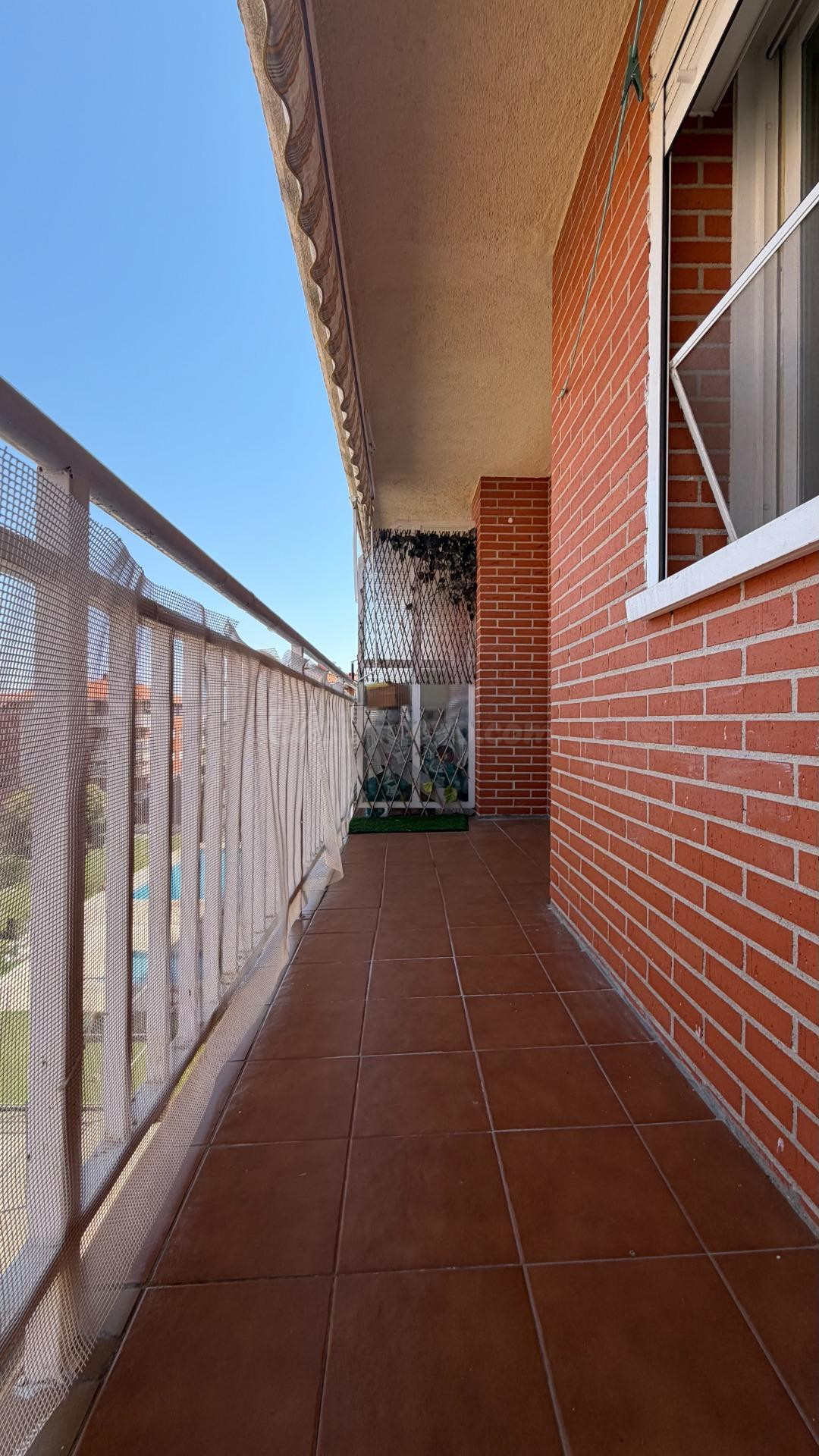 Piso en Valdemoro con terraza y piscina comunitaria - foto 5