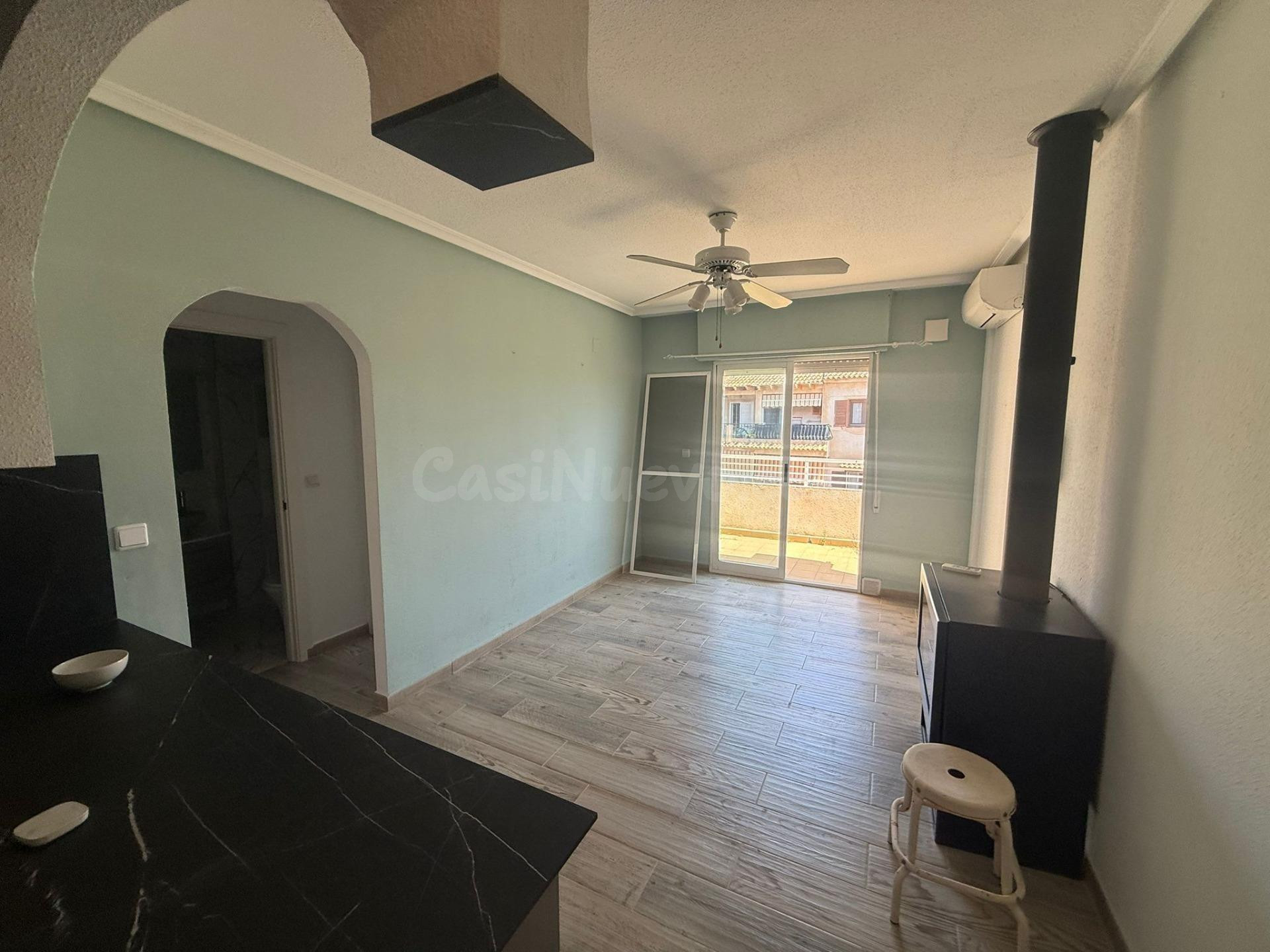 PRECIOSO ATICO TOTALMENTE REFORMADO CON PISCINA COMUNITARIA  - foto 3