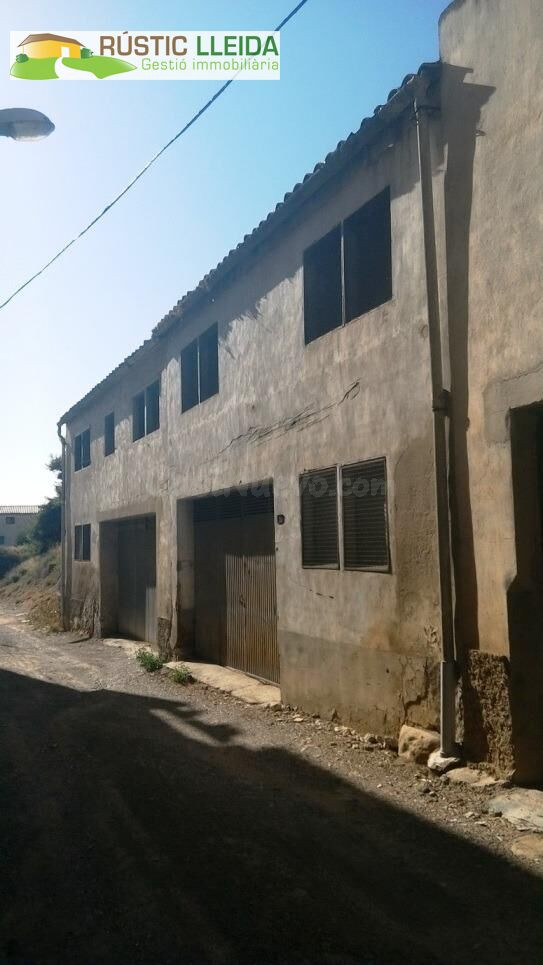 ¡Gran oportunidad en Arbeca! Doble almacén urbano con muchas - foto 4
