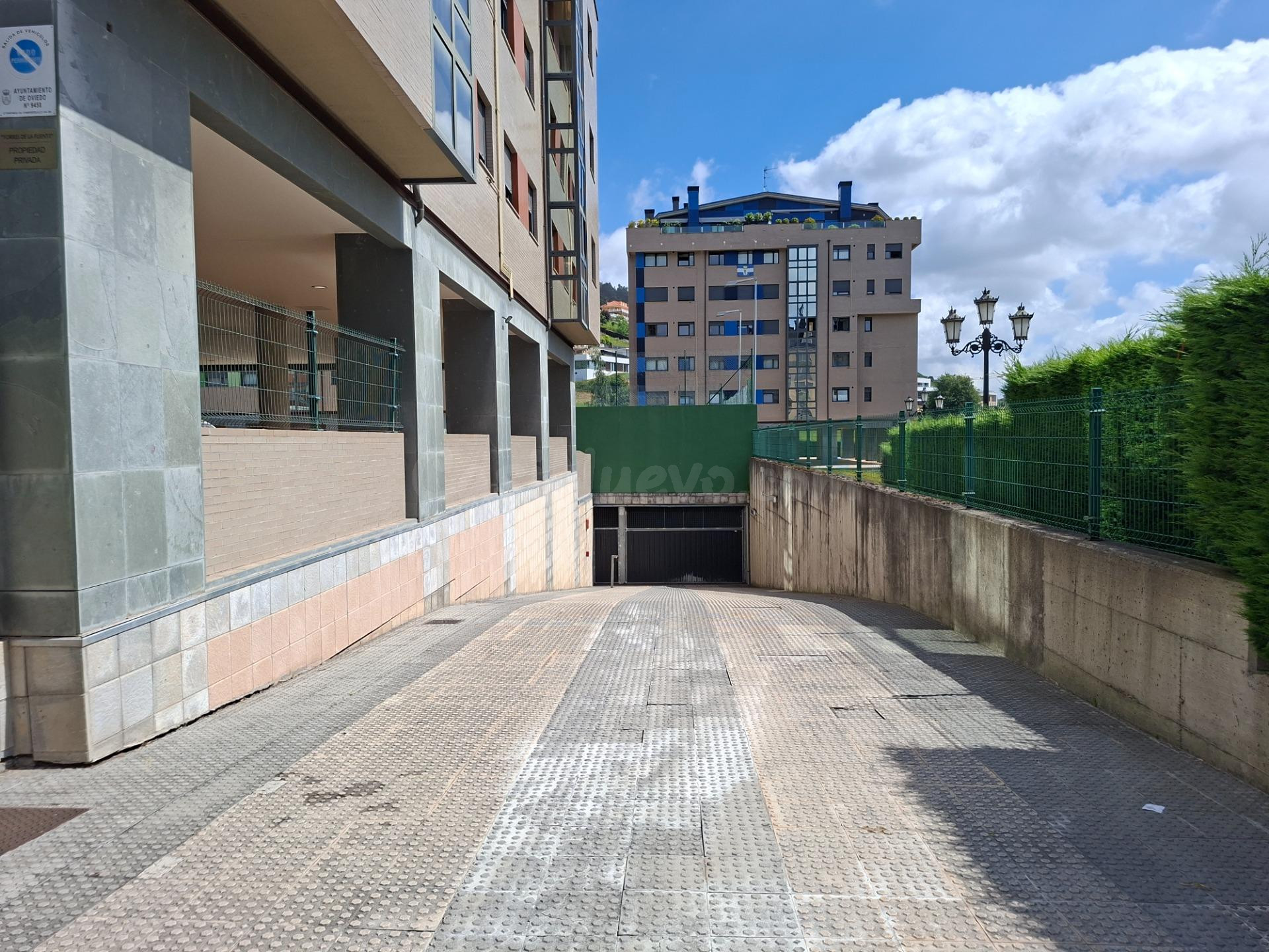 Plaza de garaje para moto en Oviedo - foto 3
