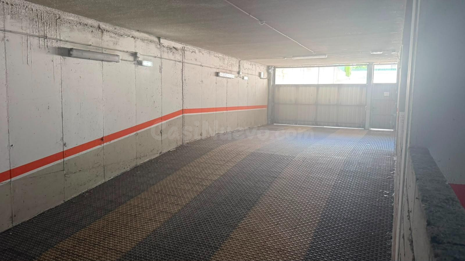 Plaza de garaje para moto en Oviedo - foto 4