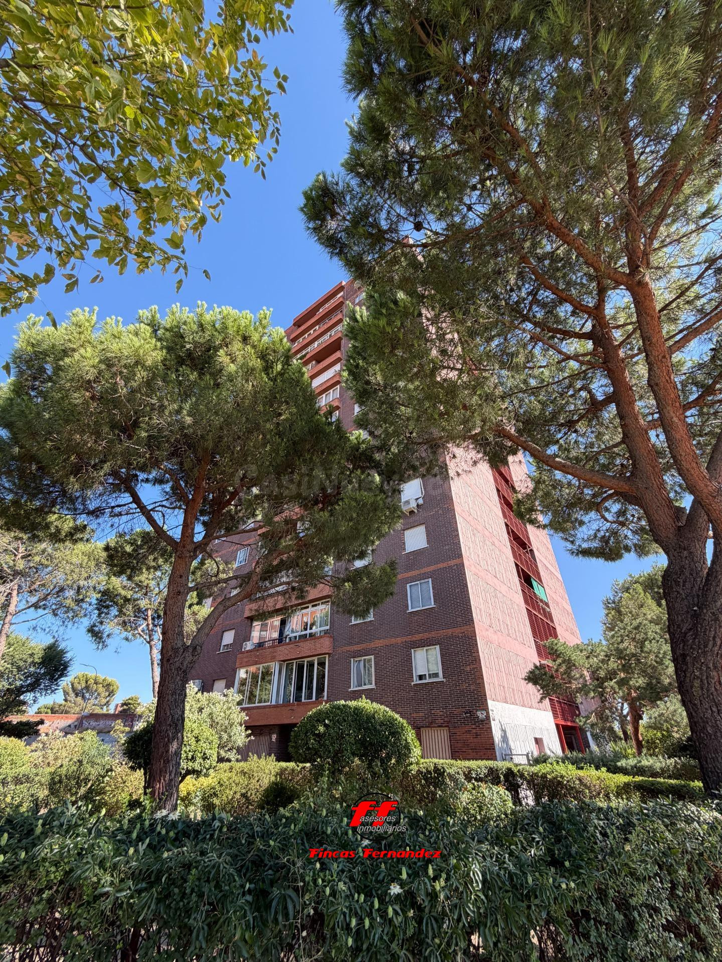 Piso de 106 m2 con terraza en el barrio de Moratalaz
