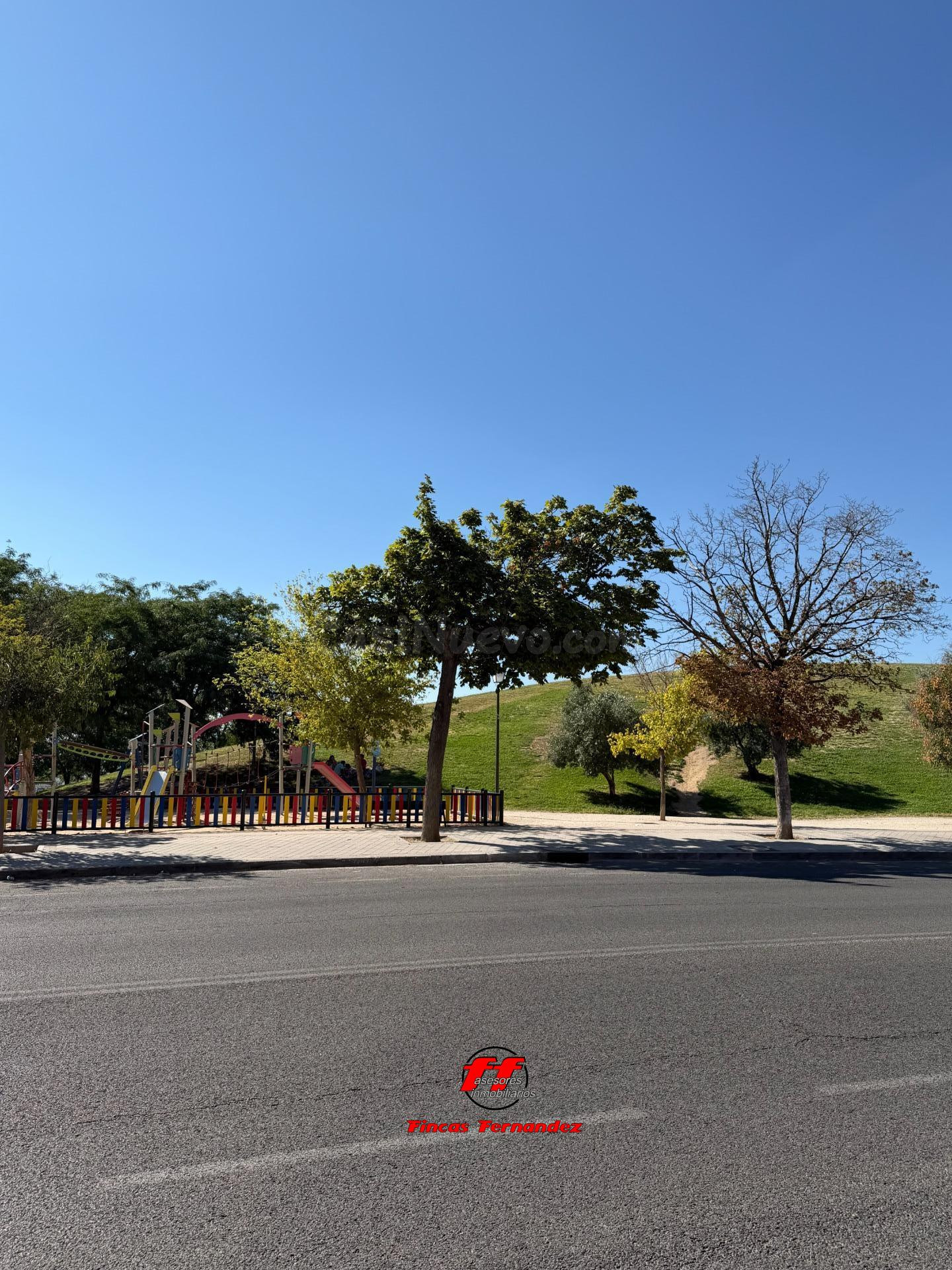 Piso de 106 m2 con terraza en el barrio de Moratalaz - foto 2