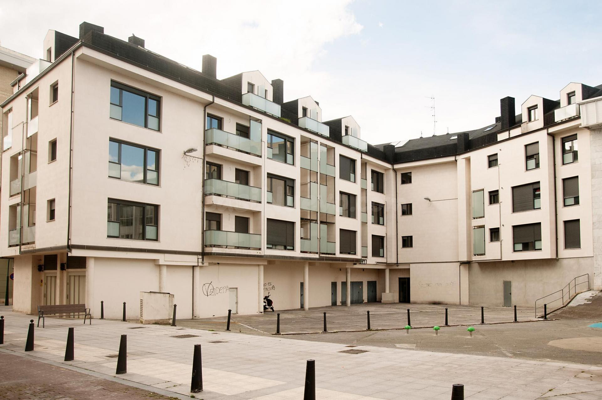 Garaje 28m² en venta - Inmobiliaria - Barreda