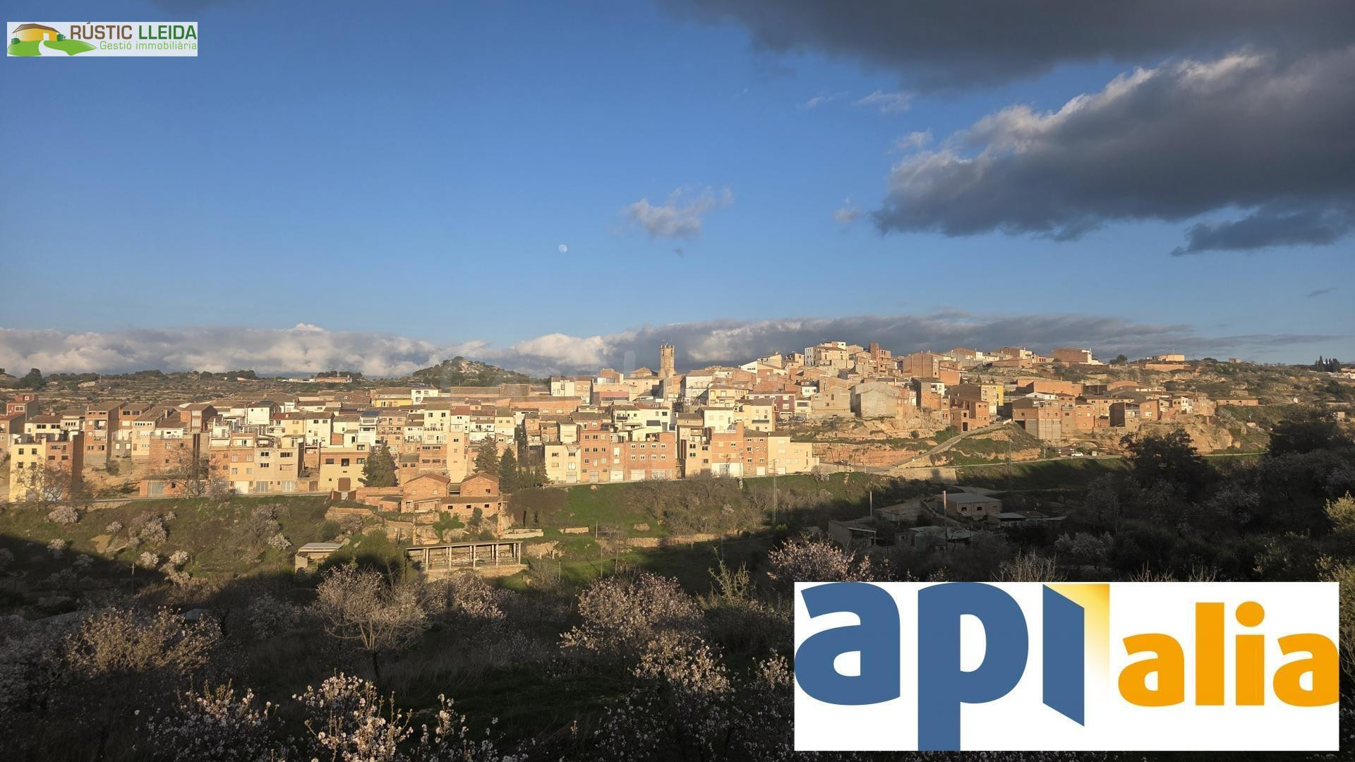 GRAN OPORTUNIDAD – CASA DE PUEBLO CON ALMACENES EN EL CENTRO
