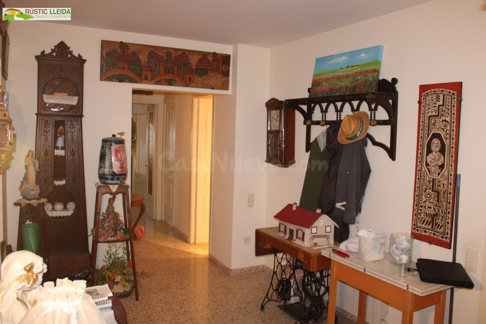 GRAN OPORTUNIDAD – CASA DE PUEBLO CON ALMACENES EN EL CENTRO - foto 4