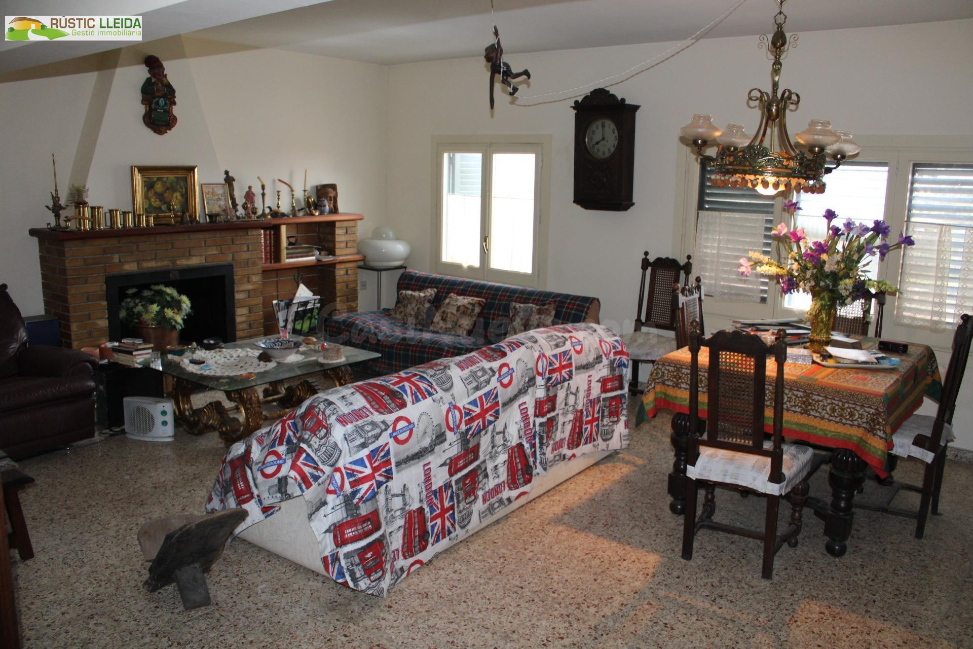 GRAN OPORTUNIDAD – CASA DE PUEBLO CON ALMACENES EN EL CENTRO - foto 5