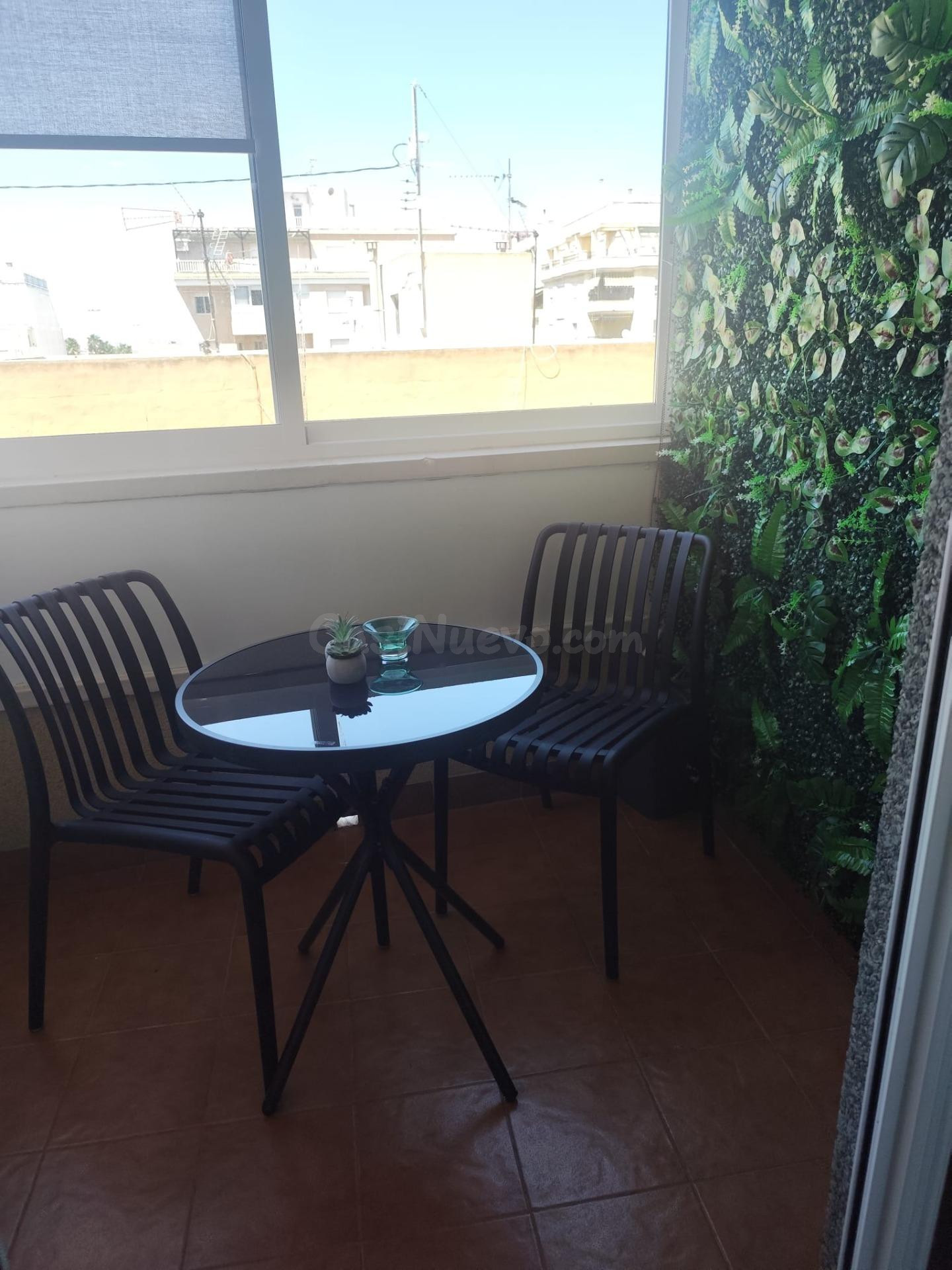 ESTUPENDA VIVIENDA EN EL CENTRO DE TORREVIEJA IDONEA PARA VI - foto 2