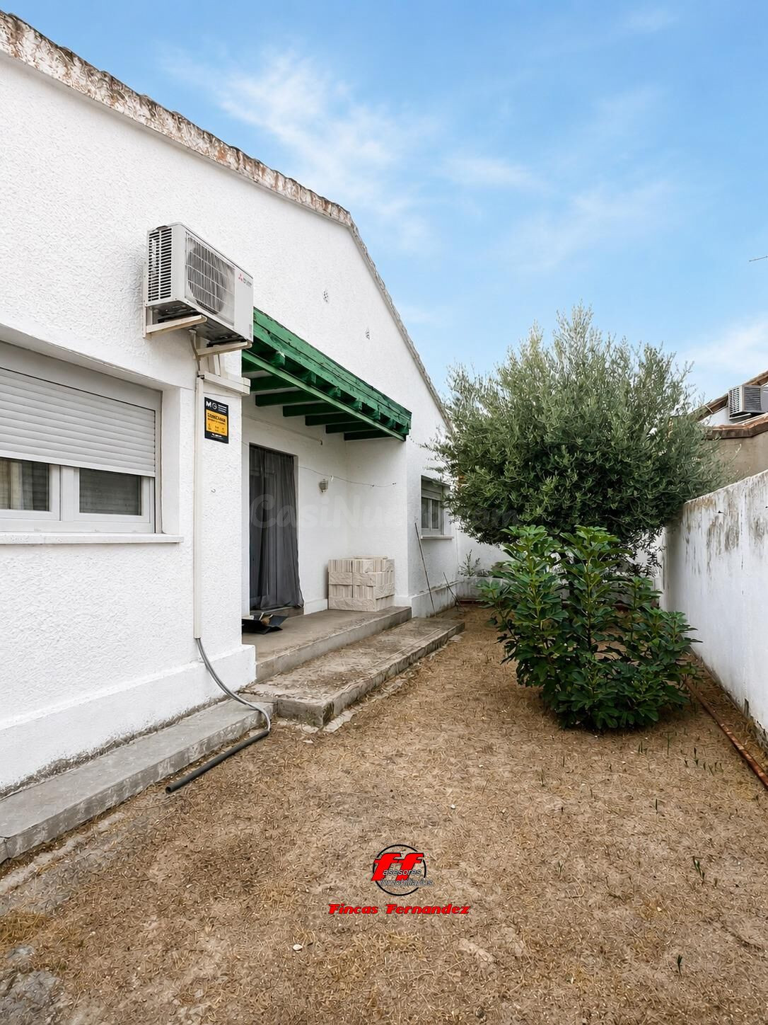 Casa reformada con patio en Loeches