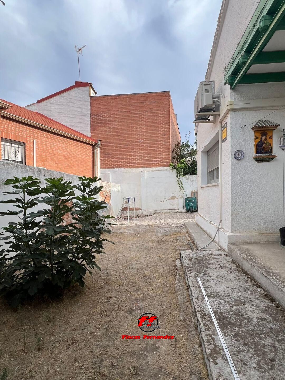 Casa reformada con patio en Loeches - foto 4