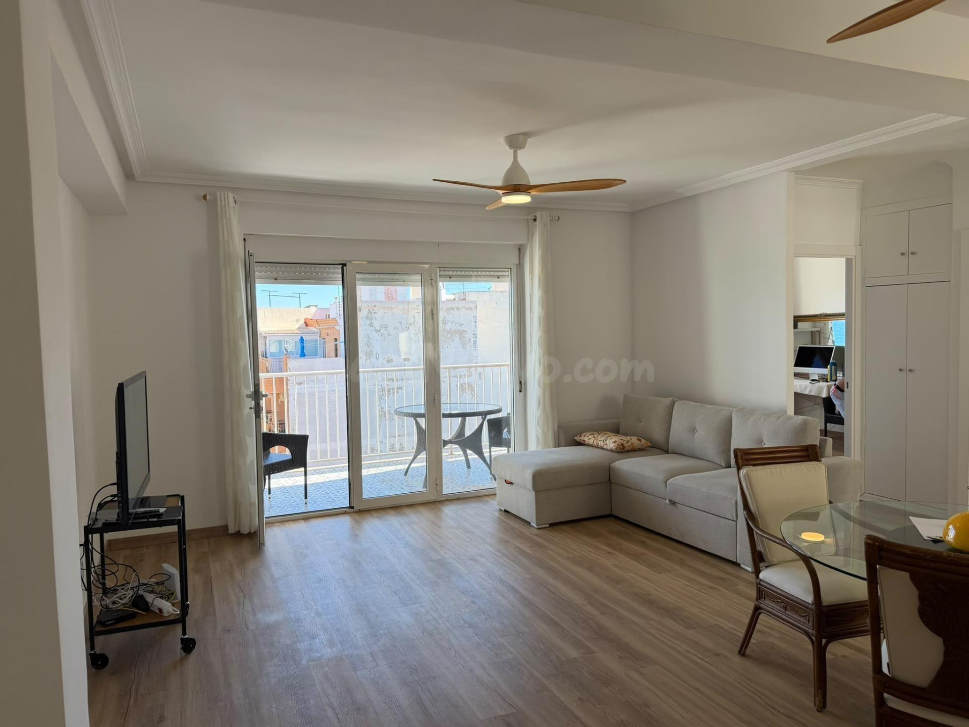 ESTUPENDO APARTAMENTO TOTALMENTE REFORMADO CON VISTAS AL MAR - foto 4
