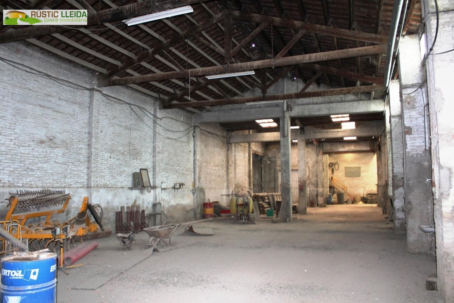 Nave industrial en venta a 13 km de Mollerussa.