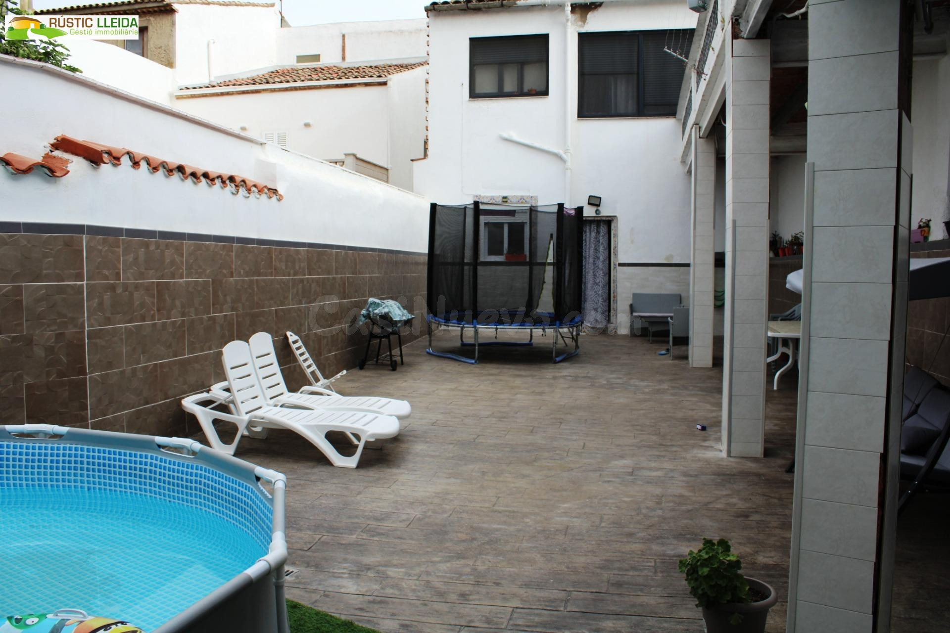 Una casa con acceso desde dos calles y un sinfín de posibili - foto 3