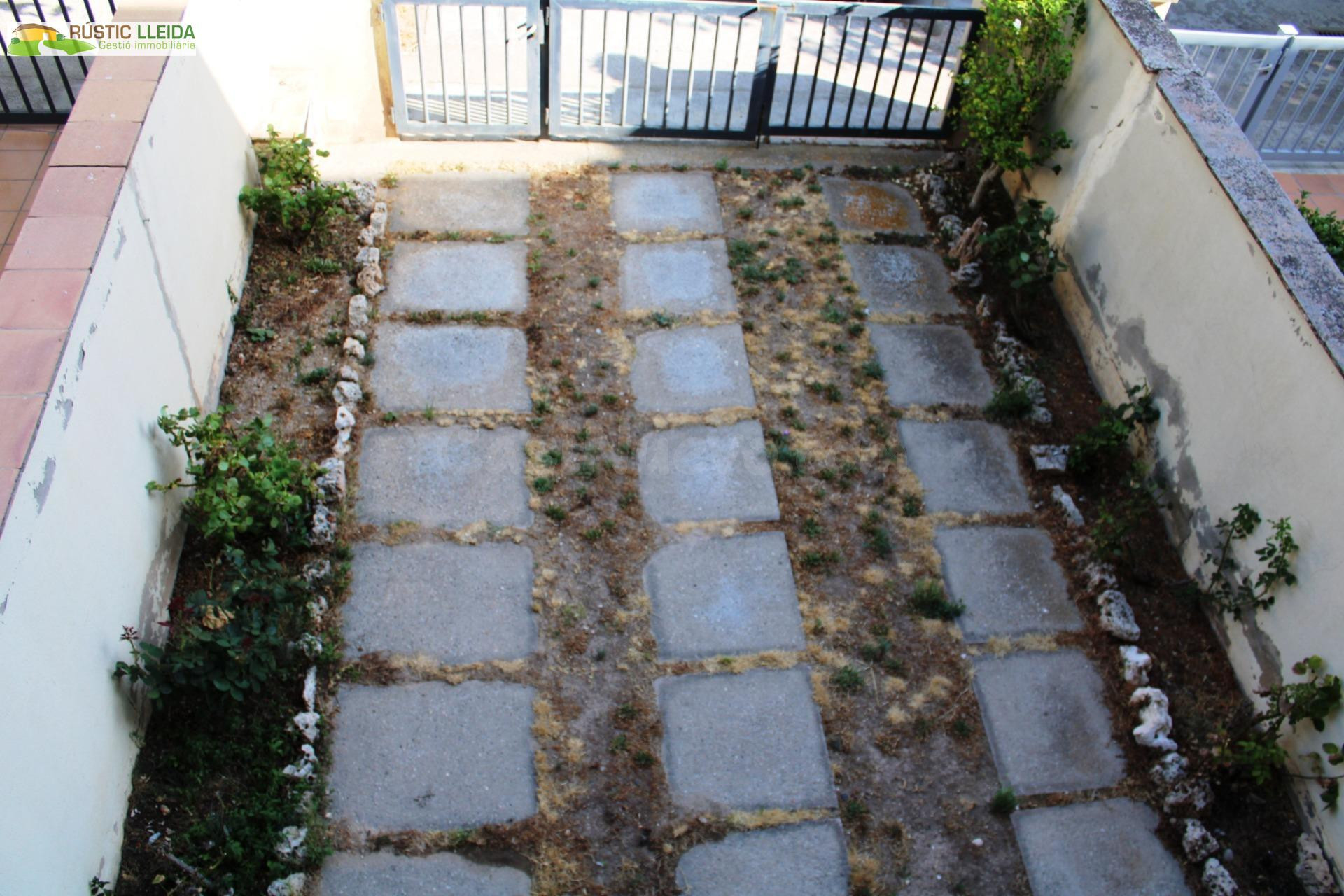 Casa adosada con jardín en Tàrrega. - foto 4
