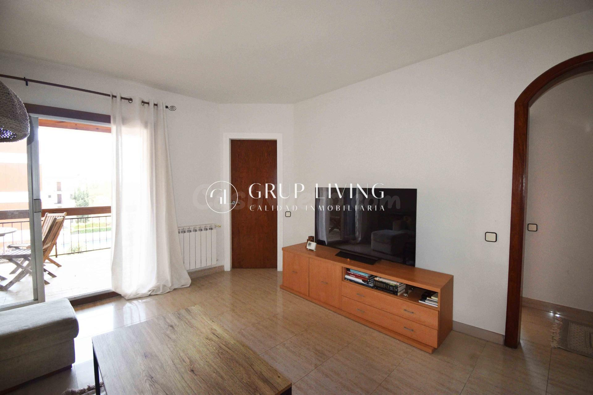 ACOGEDOR PISO EN LA URBANIZACIÓN DE VALLPINEDA - foto 4