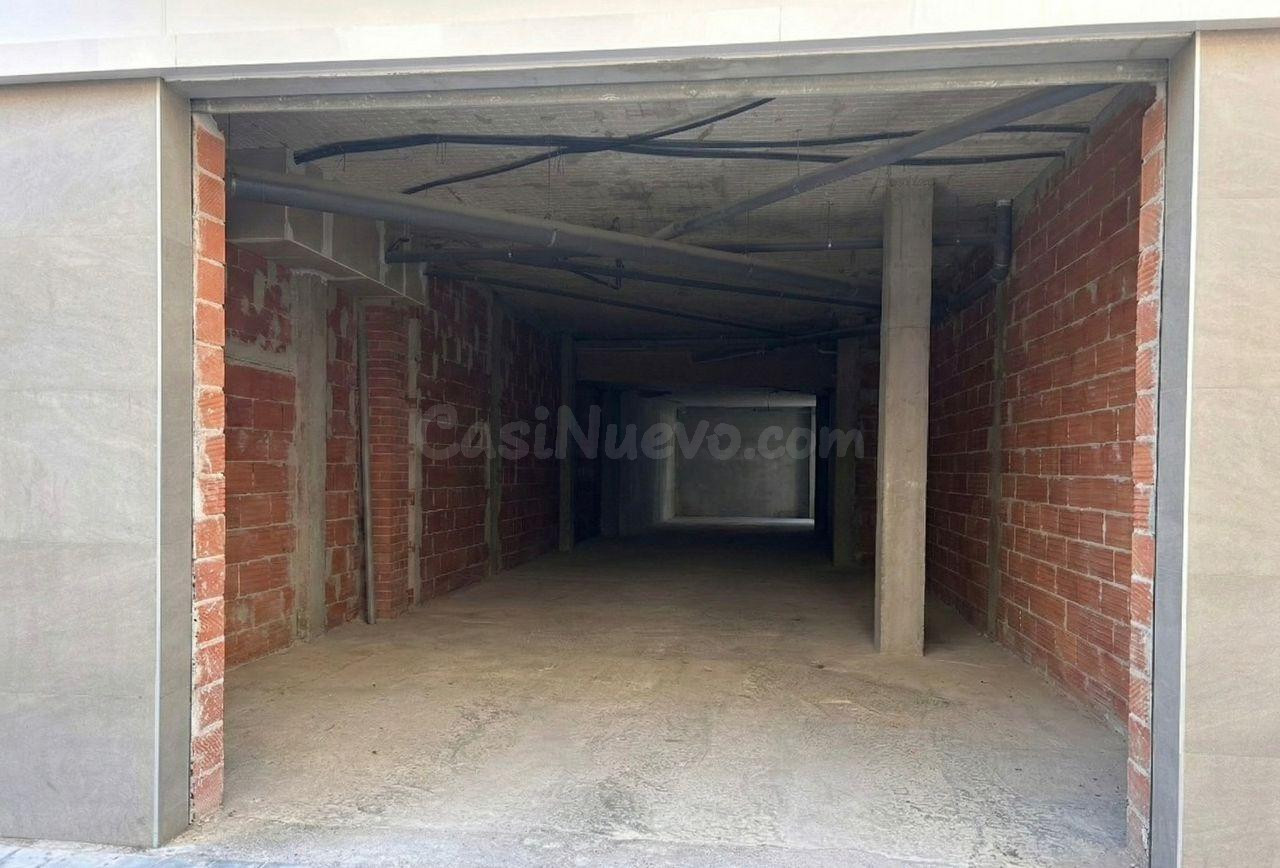 Amplio local comercial en alquiler en la Calle Maestro Breto - foto 4