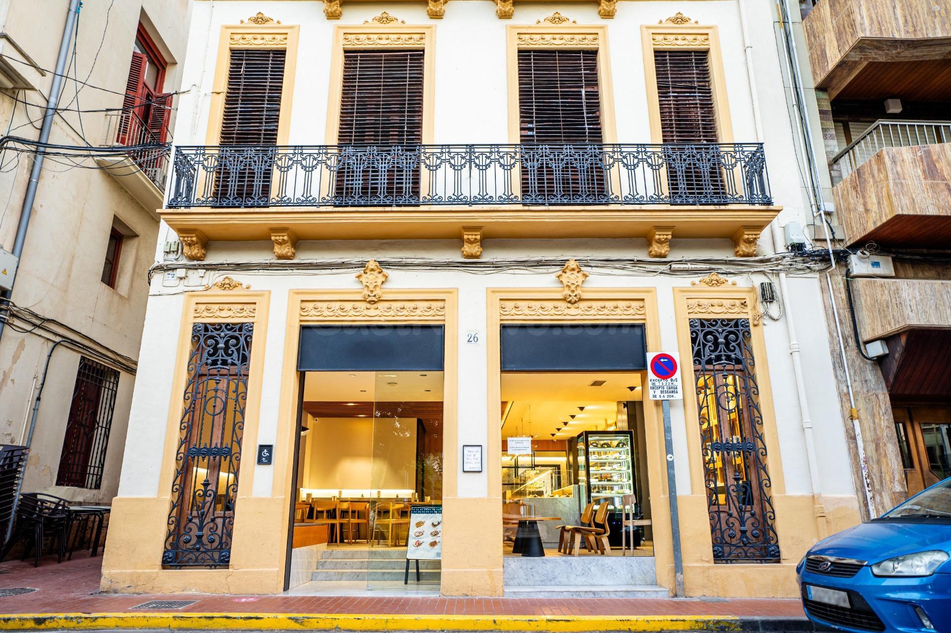 TRASPASO Cafetería-Repostería de Alta Gama Con Terraza – Esp - foto 2