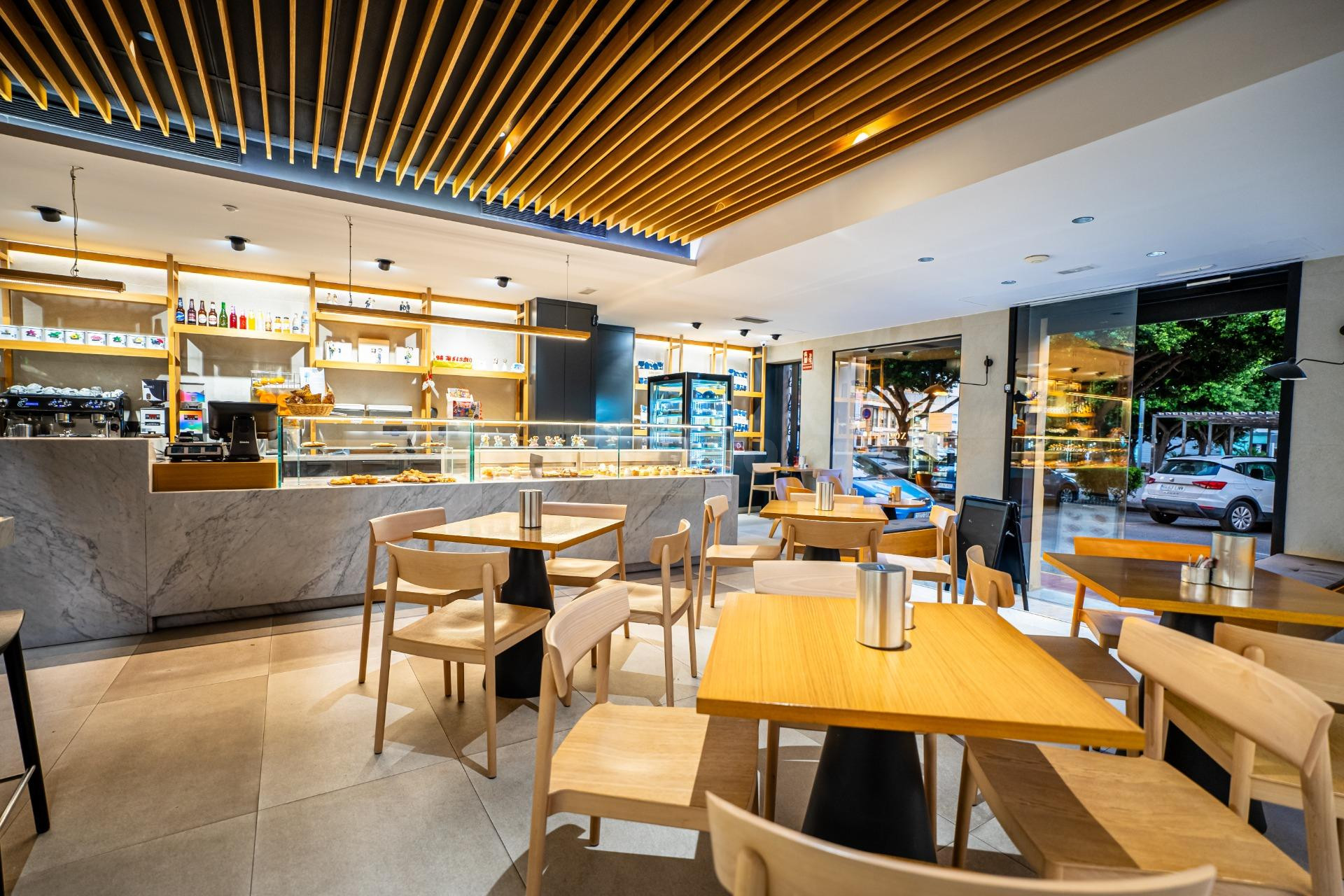 TRASPASO Cafetería-Repostería de Alta Gama Con Terraza – Esp - foto 3