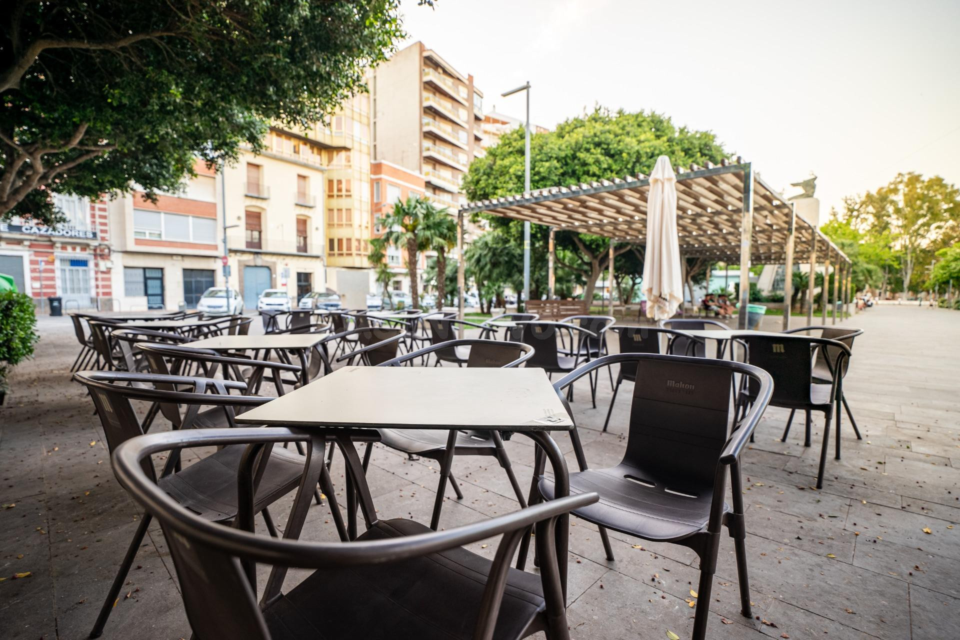 TRASPASO Cafetería-Repostería de Alta Gama Con Terraza – Esp - foto 4