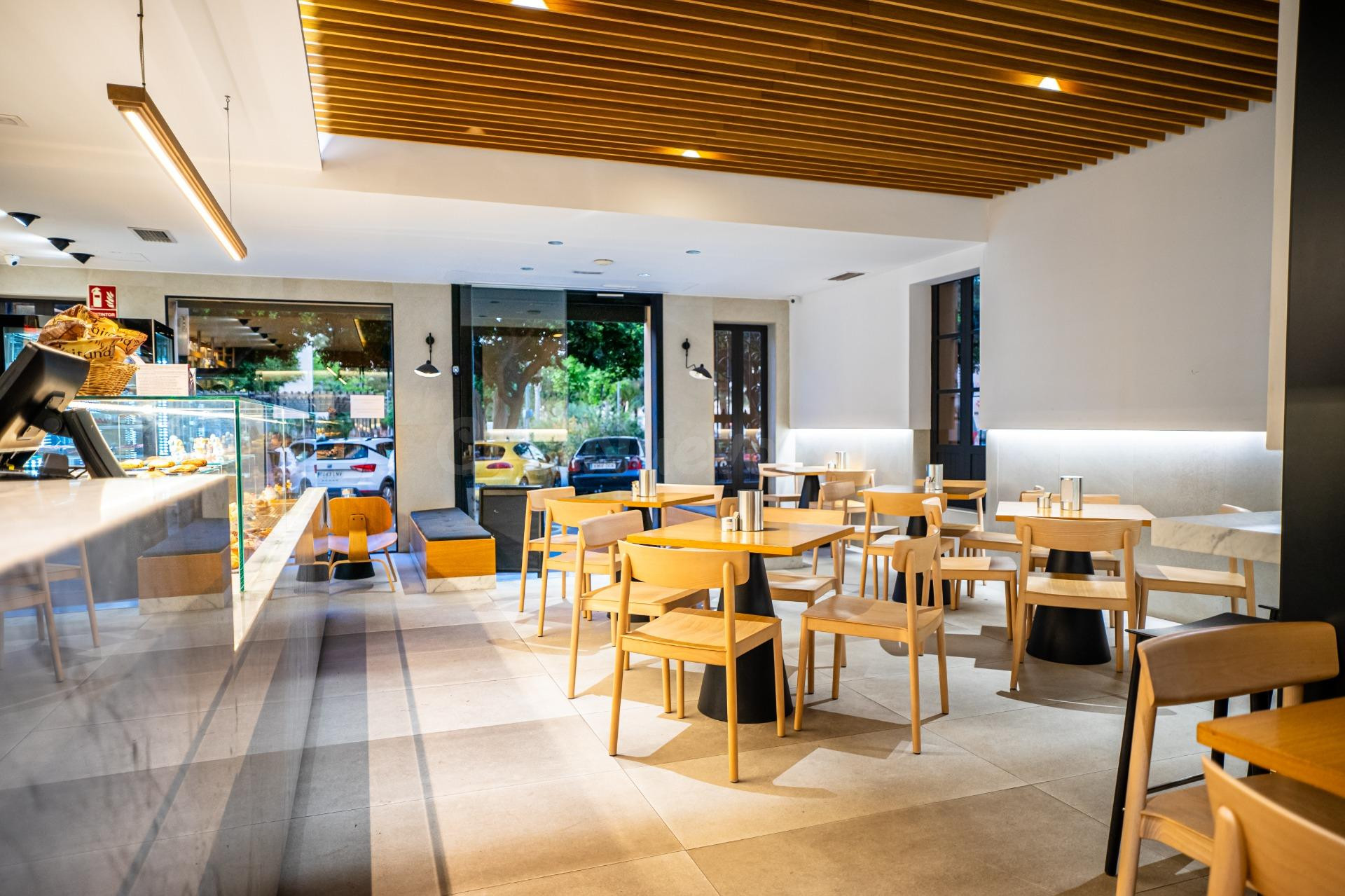 TRASPASO Cafetería-Repostería de Alta Gama Con Terraza – Esp - foto 5