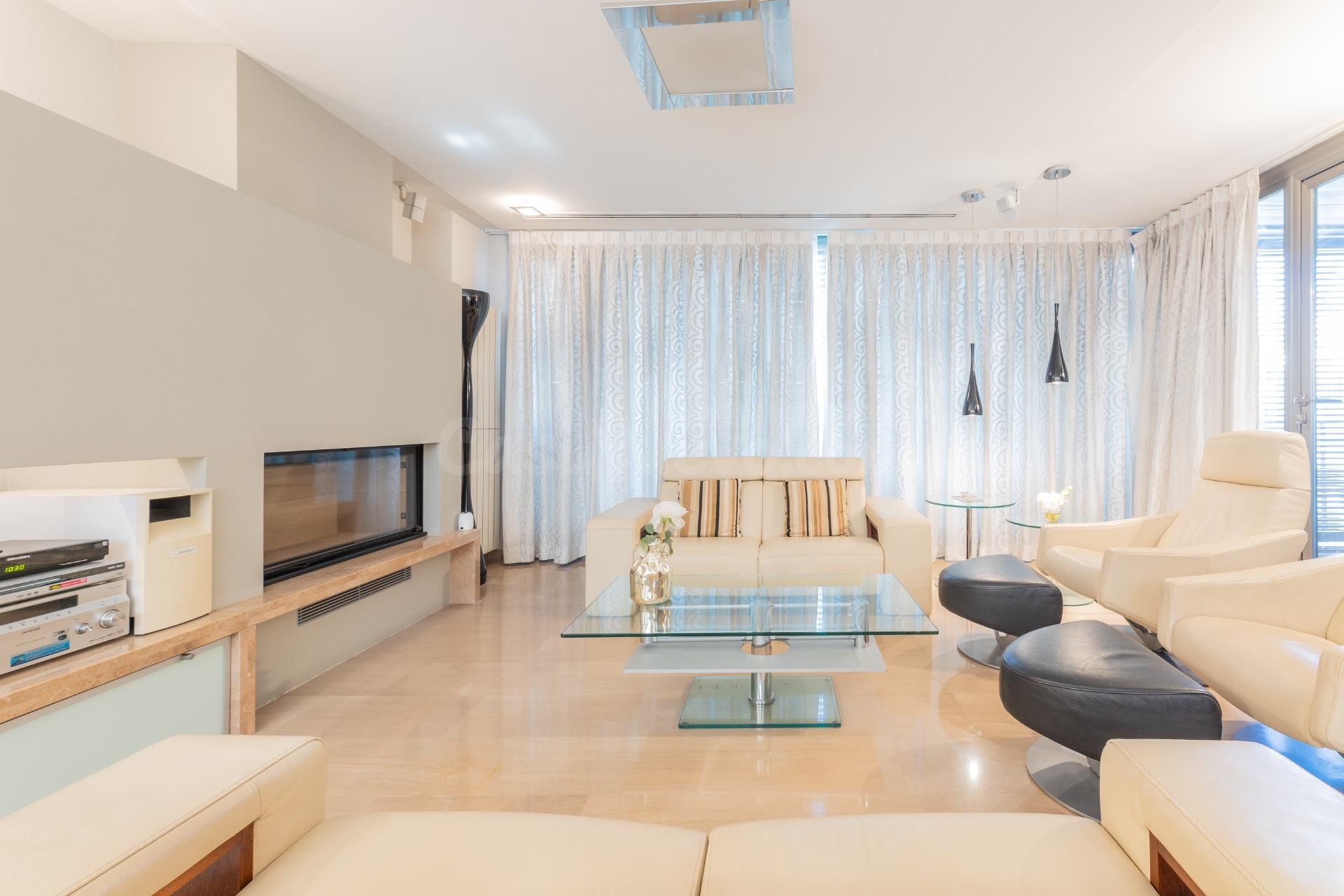 Exclusiva casa en el corazón de Gandía: lujo, privacidad y u - foto 4