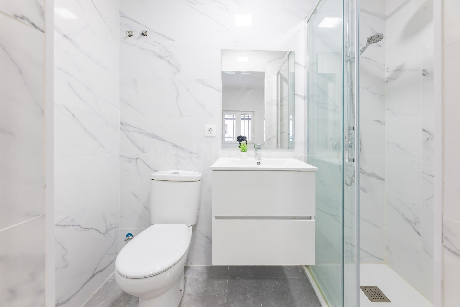 OPORTUNIDAD! BAJO VIVIENDA  REFORMA INTEGRA A ESTRENAR, TRES - foto 3
