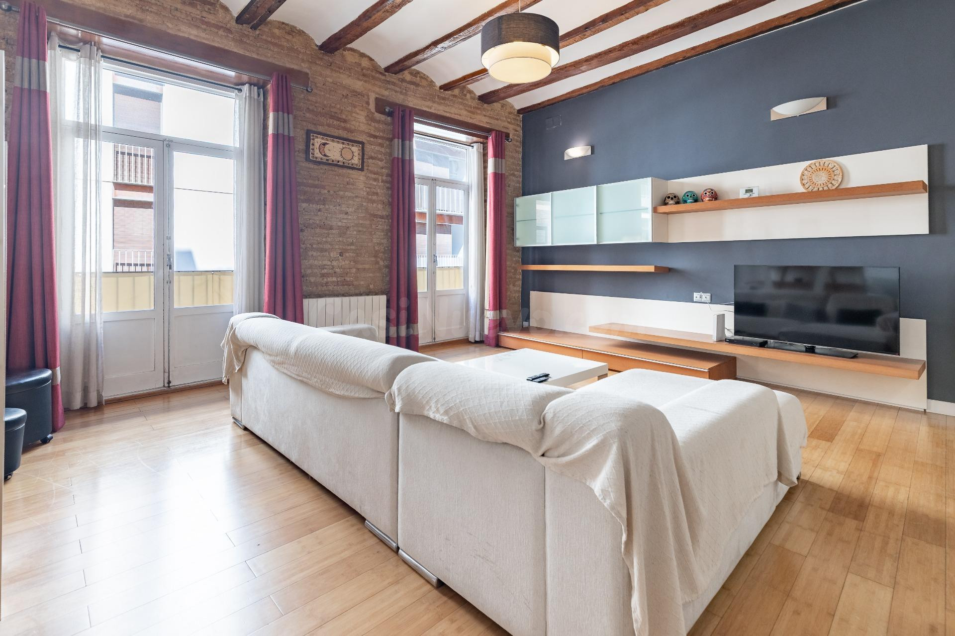 ¡JOYA DE DISEÑO JUNTO AL MERCADO CENTRAL! - foto 4